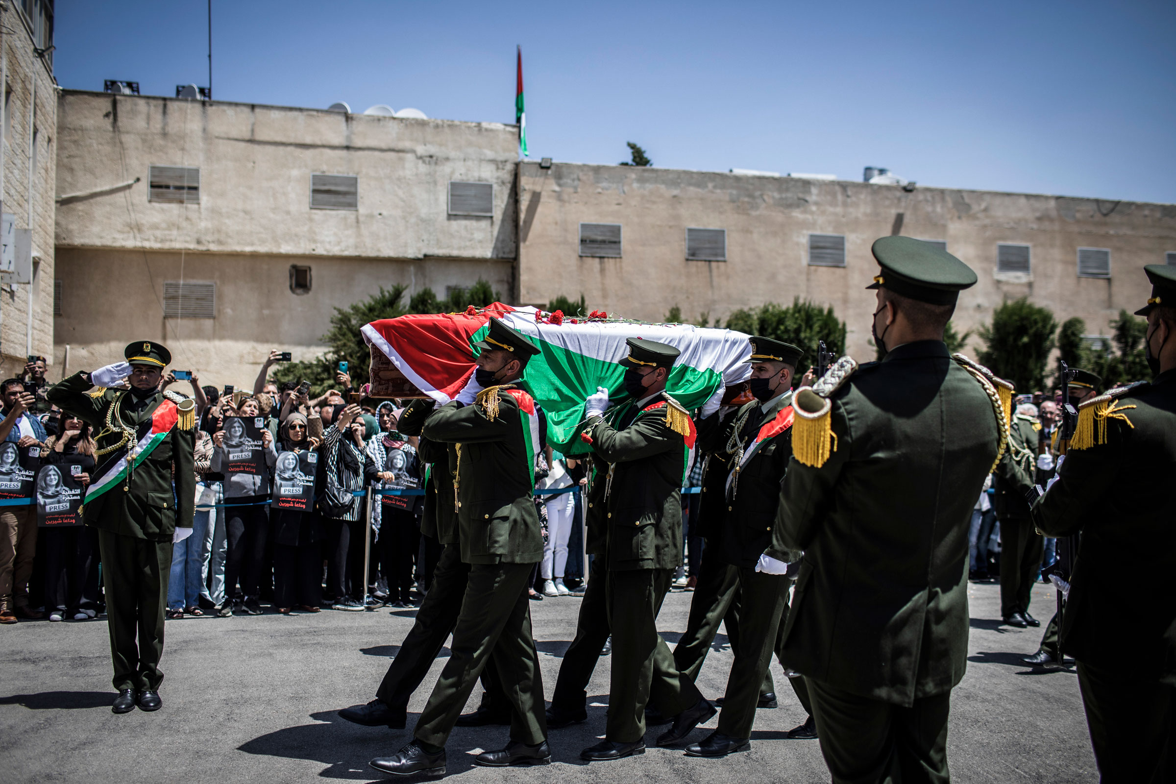 Palestinian honor guards carry the flag-wrapped coffin of Al Jazeera reporter Shireen Abu Akleh during a state funeral at President's Residency in Ramallah. (Ilia Yefimovich—picture alliance/Getty Images)