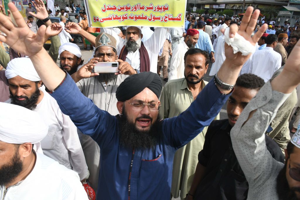 Pakistani people chant anti-Indian slogans during a demonstration against Indian BJP leaders' remarks insulting Prophet Muhammad in Karachi, Pakistan, on June 7, 2022. (Sabir Mazhar/Anadolu Agency via Getty Images)