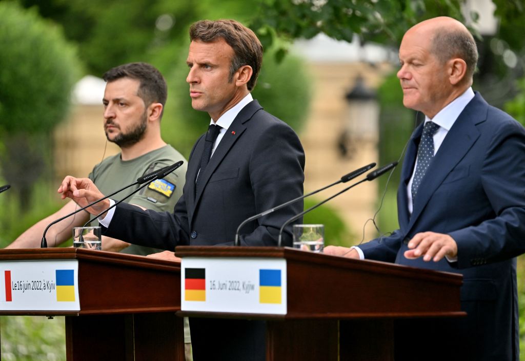 (From L) Ukrainian President Volodymyr Zelensky, President of France Emmanuel Macron, and Chancellor of Germany Olaf Scholz give a joint press conference following their meeting in Kyiv on Jun. 16, 2022. (Sergei Supinsky—AFP/Getty Images)