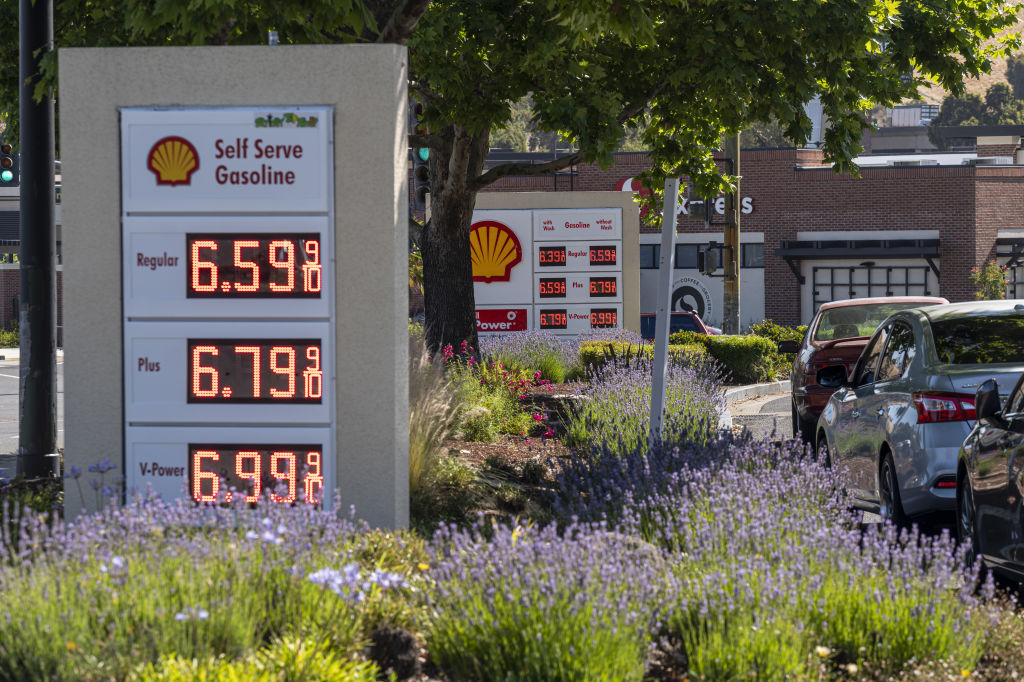Gas prices at a Shell gas station in Hercules, Calif., on June 22, 2022. (David Paul Morris—Bloomberg/Getty Images)