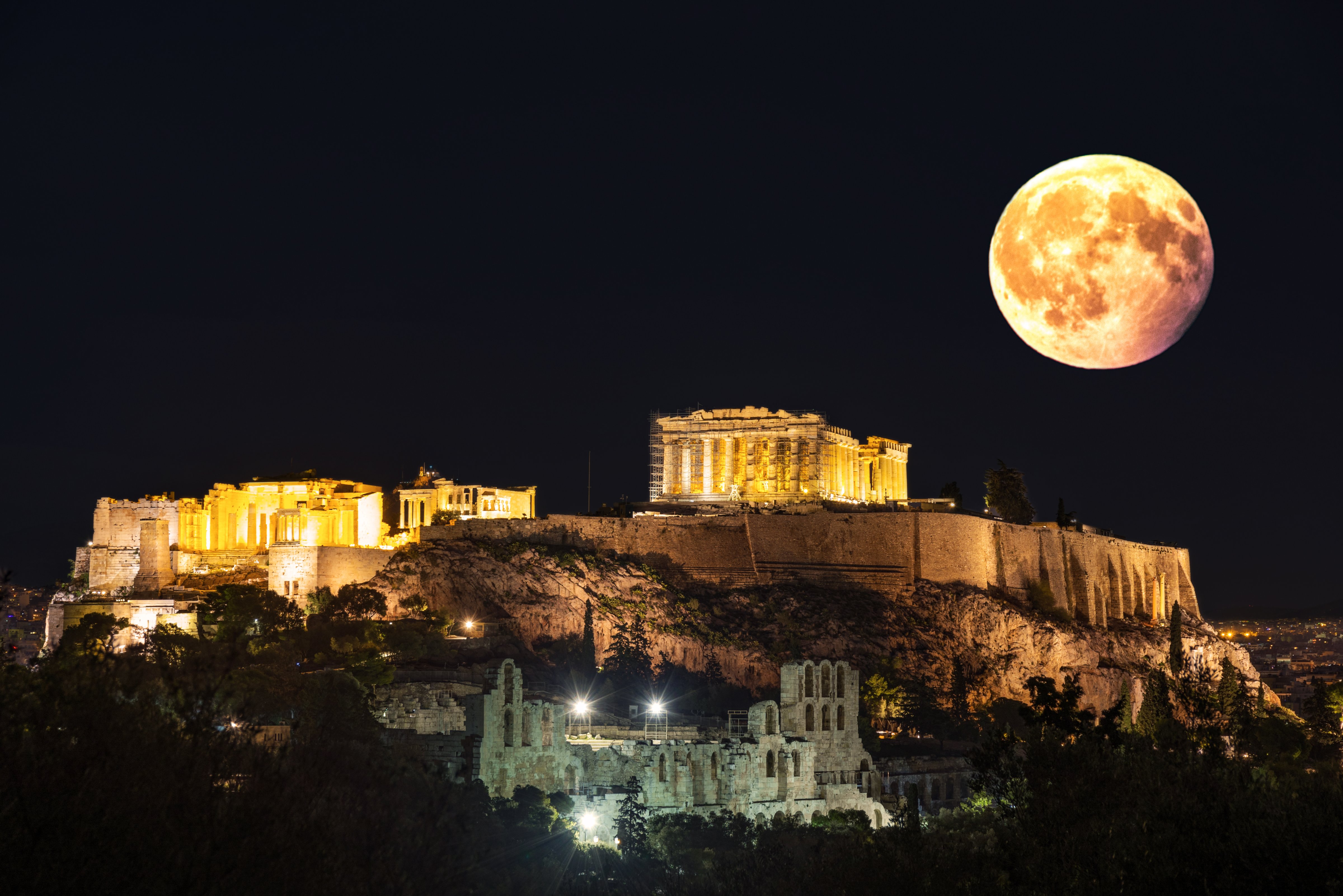 A 2018 supermoon rises above the Acropolis in Athens, Greece. (Getty Images)
