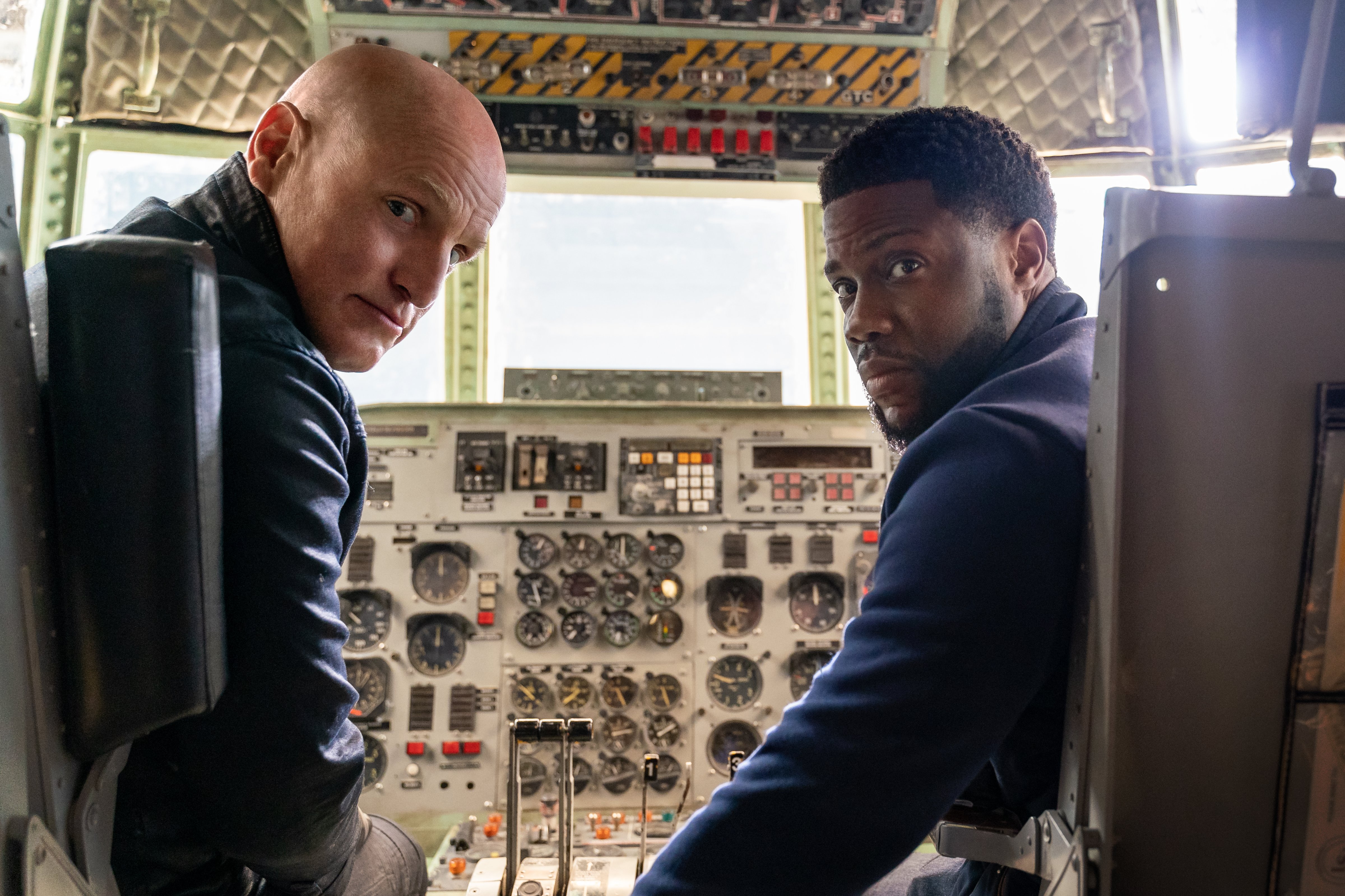 Woody Harrelson and Kevin Hart in The Man From Toronto (Sabrina Lantos—Netflix)
