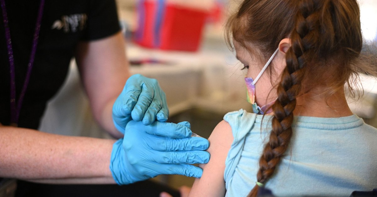 Pourquoi les enfants de moins de 5 ans qui avaient le COVID-19 ont encore besoin de vaccins