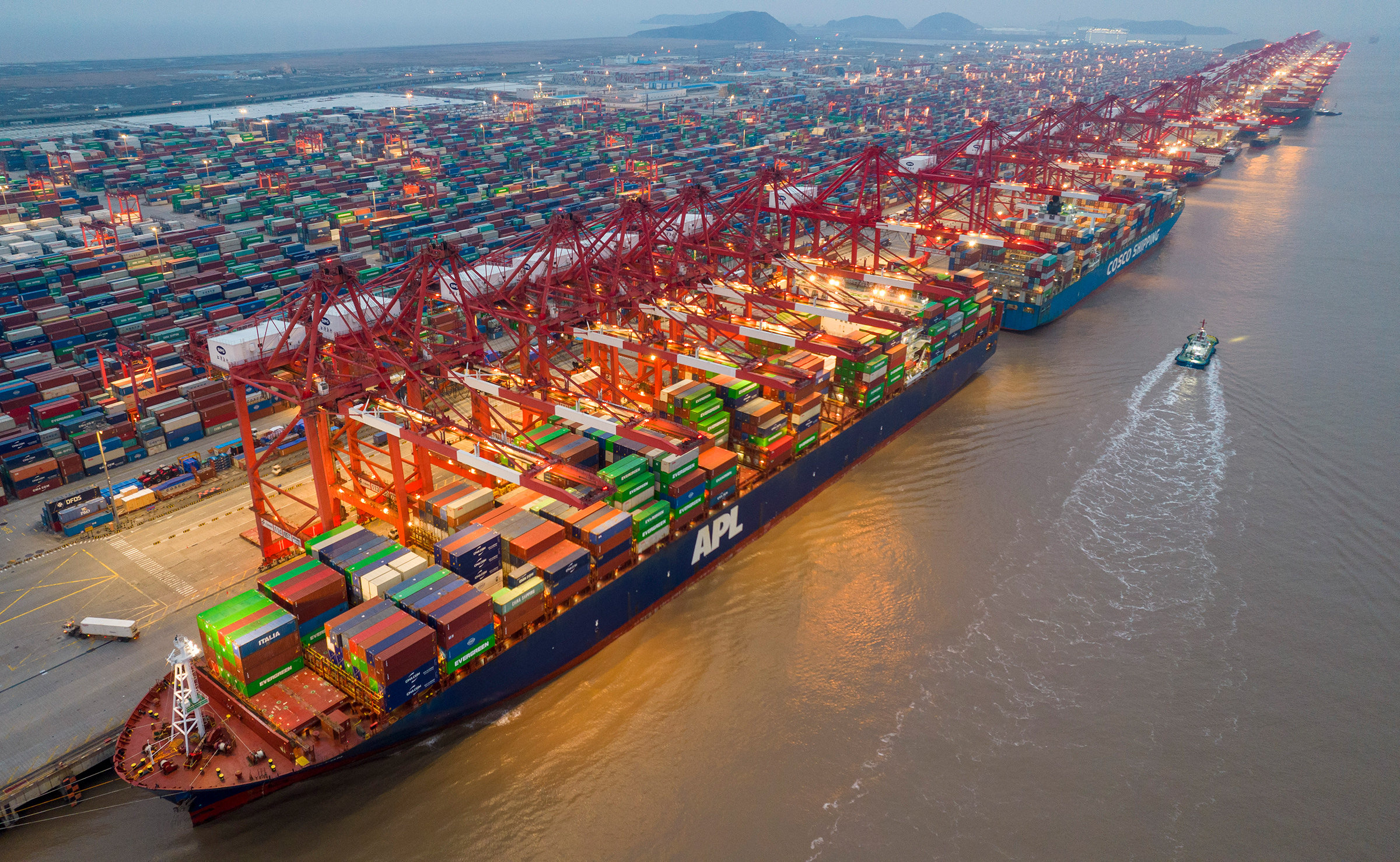 Large container ships in operation at Yangshan Port in Shanghai, which saw record high capacity in January 2022 (Lu Hongjie—Costfoto/Future Publishing/Getty Images)