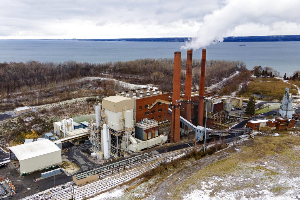 The Greenidge Generation bitcoin mining facility, in a former coal plant by Seneca Lake in Dresden, N.Y, on Nov. 29, 2021. (Ted Shaffrey—AP Photo)