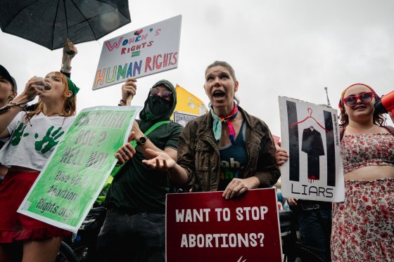 Supporters and opponents of abortion rights demonstrate outside the U.S. Supreme Court Building