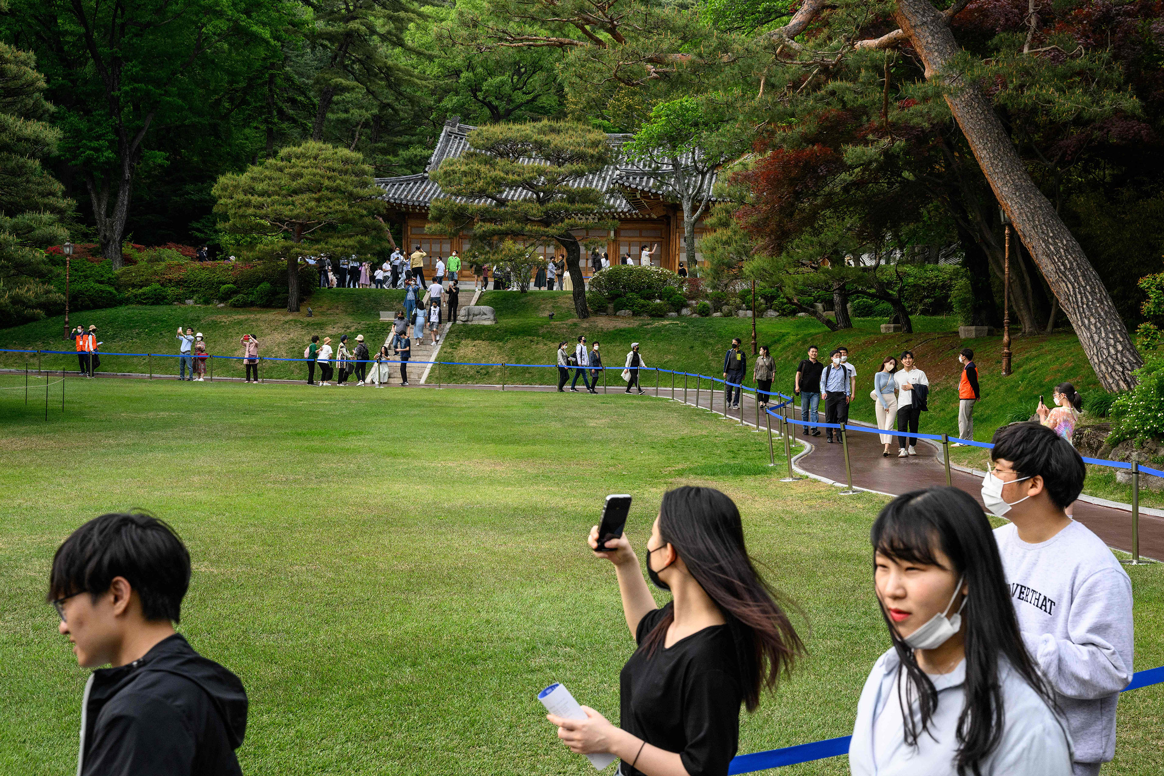 People visit the Blue House compound, a day after it was opened to the public following a campaign promise by President Yoon Suk-yeol, on May 11, 2022. (Anthony Wallace—AFP/Getty Images)