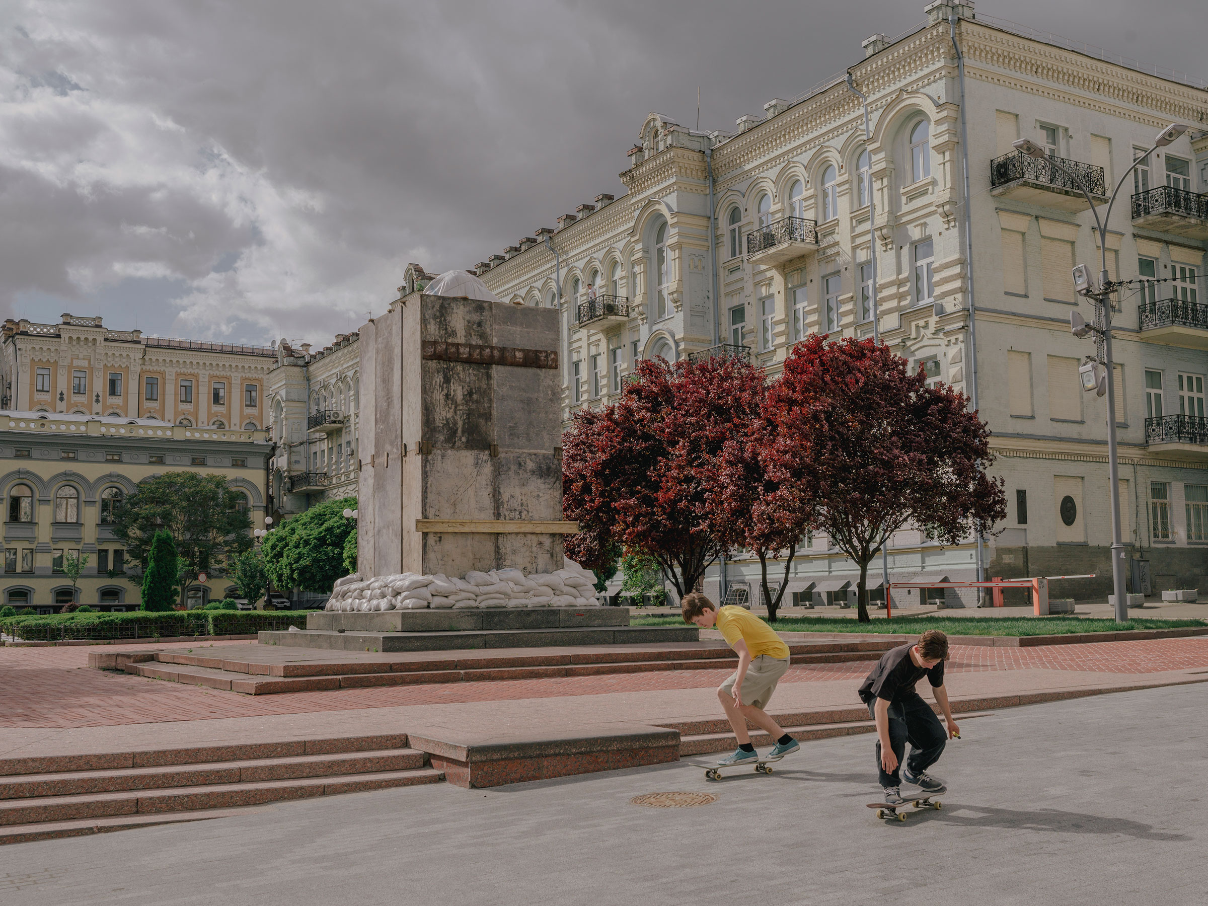 Skateboarders near the Kyiv Opera house, which reopened in late May after a three month closure. A monument in the background is still protected from possible air attacks by sandbags and panels. (Fabian Ritter—DOCKS Collective)