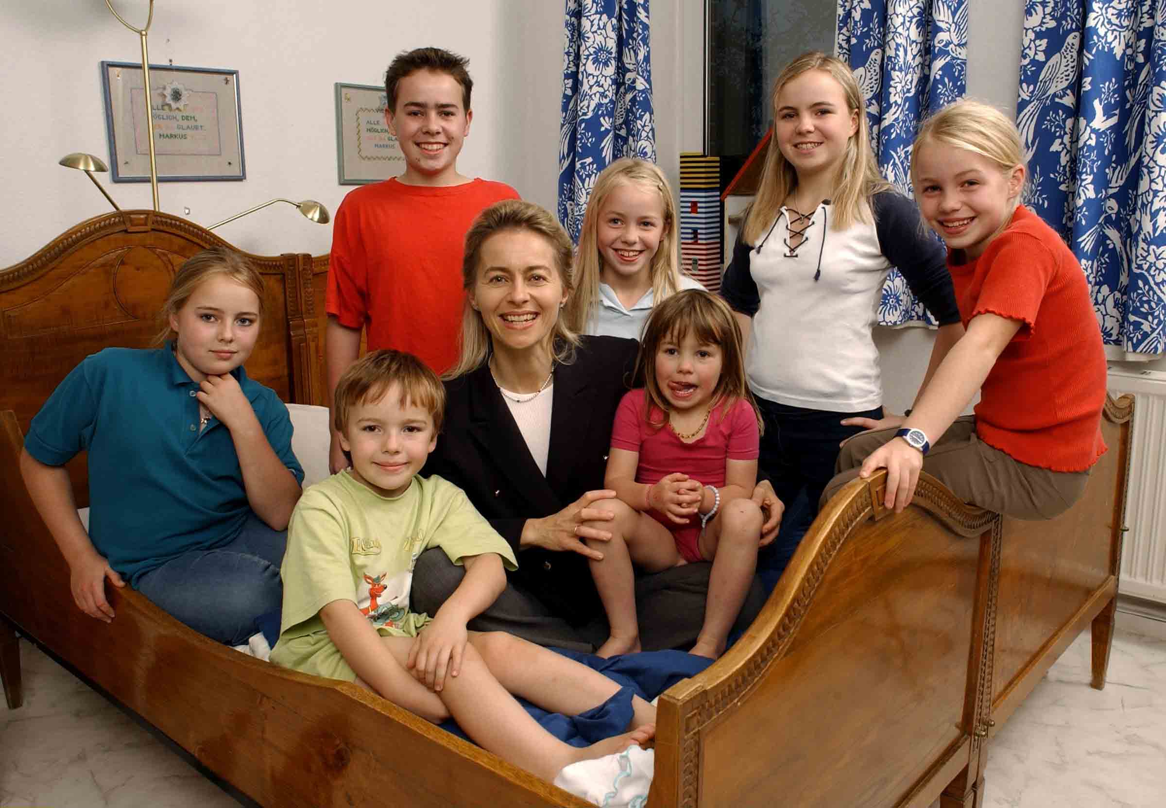 Ursula von der Leyen with her seven children in 2003. (P. Piel—Ullstein Bild/Getty Images)