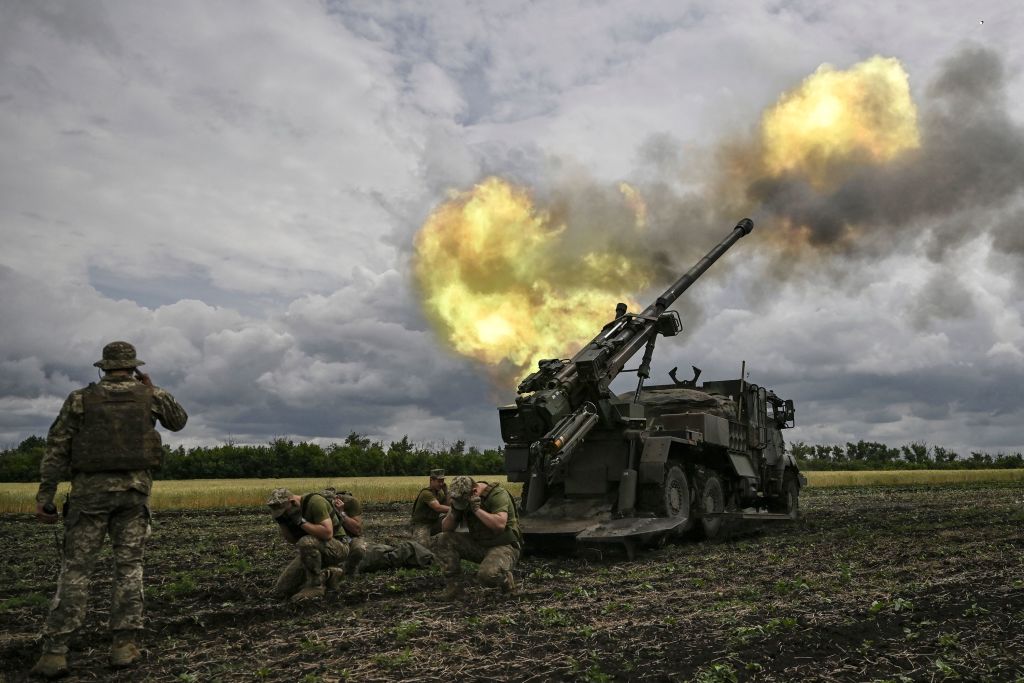 Ukrainian servicemen fire with a French self-propelled 155 mm/52-calibre gun Caesar towards Russian positions at a front line in the eastern Ukrainian region of Donbas on June 15, 2022. (Aris Messinis—AFP via Getty Images)
