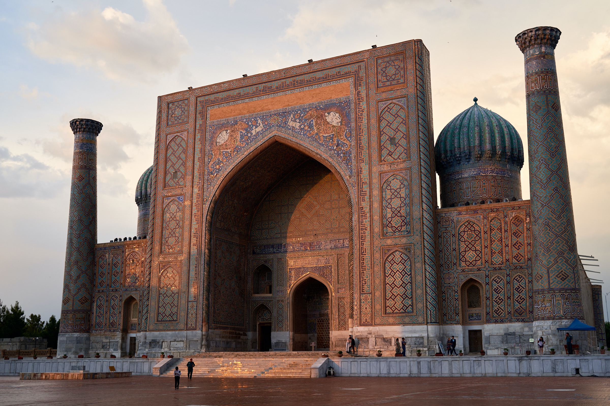 Tilya-Kori Madrasa in the Silk Road city of Samarkand, Uzbekistan. (Yam G-Jun)