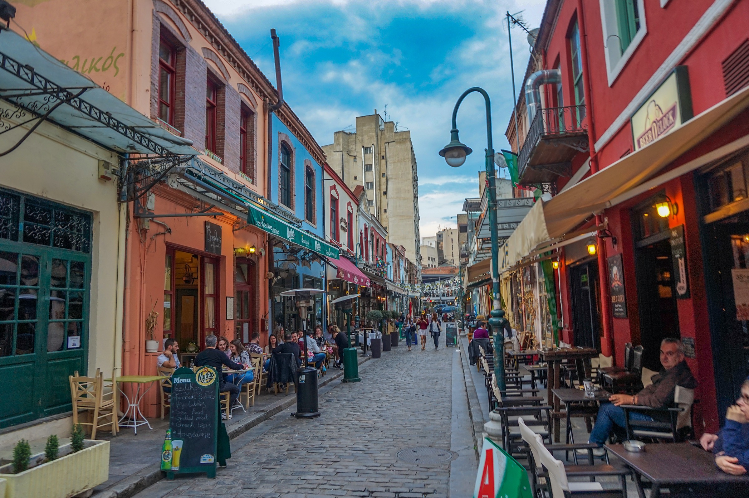 A popular area with bars and traditional taverns on  Thessaloniki, Greece. (Shutterstock)