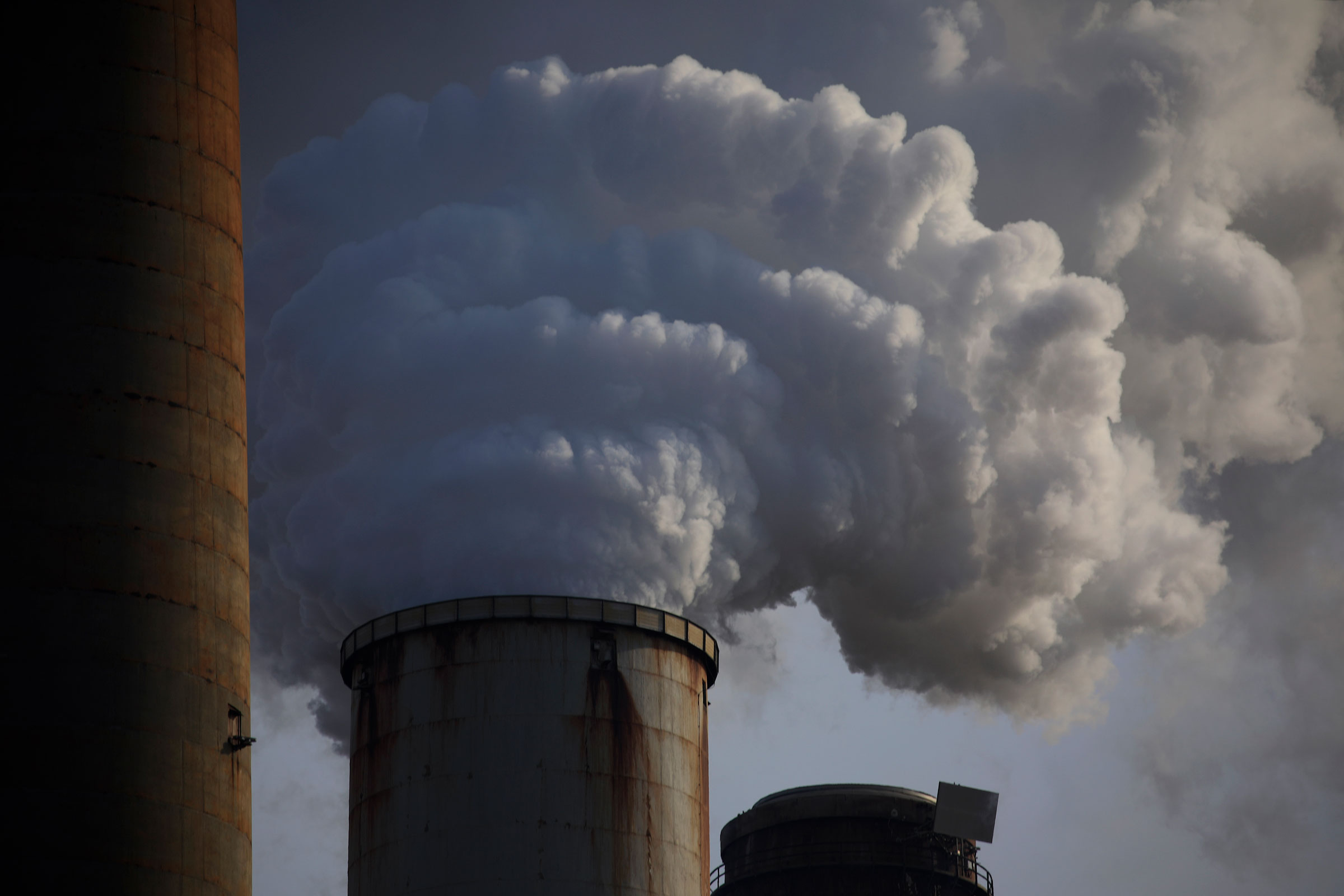 Emissions rise from the Kentucky Utilities Co. Ghent generating station in Ghent, Kentucky, on Tuesday, April 6, 2021. (Luke Sharrett—Bloomberg/Getty Images)