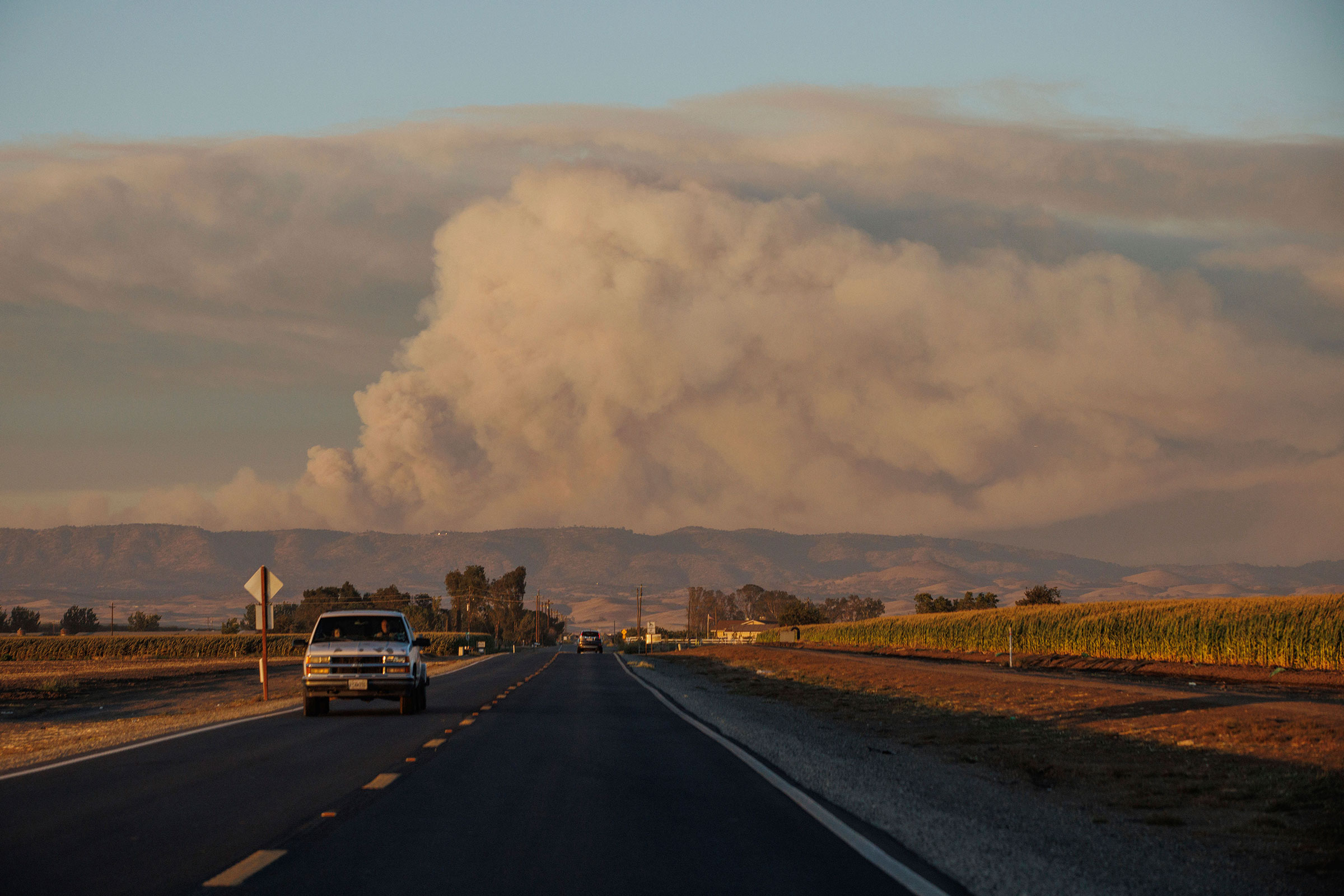 The Oak Fire seen from Highway 140 burns in Mariposa County, on July 22. (Ethan Swope—San Francisco Chronicle/AP)