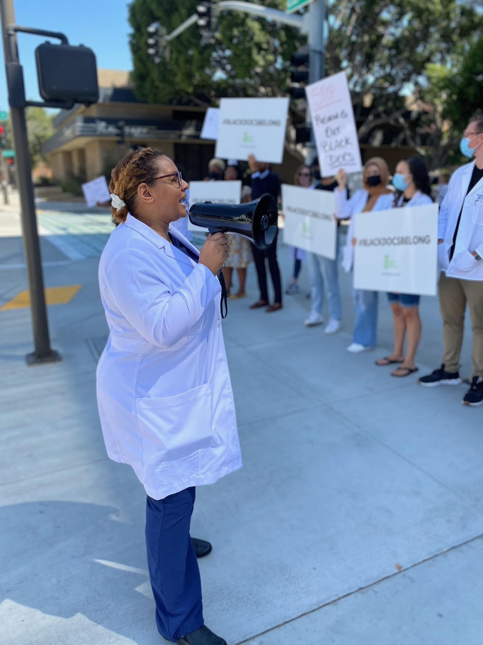 Dr. Aysha Khoury speaks at a rally held on Aug. 26, 2022, the second anniversary of her suspension from the Kaiser Permanente Bernard J. Tyson School of Medicine. (Jasmyne Cannick)