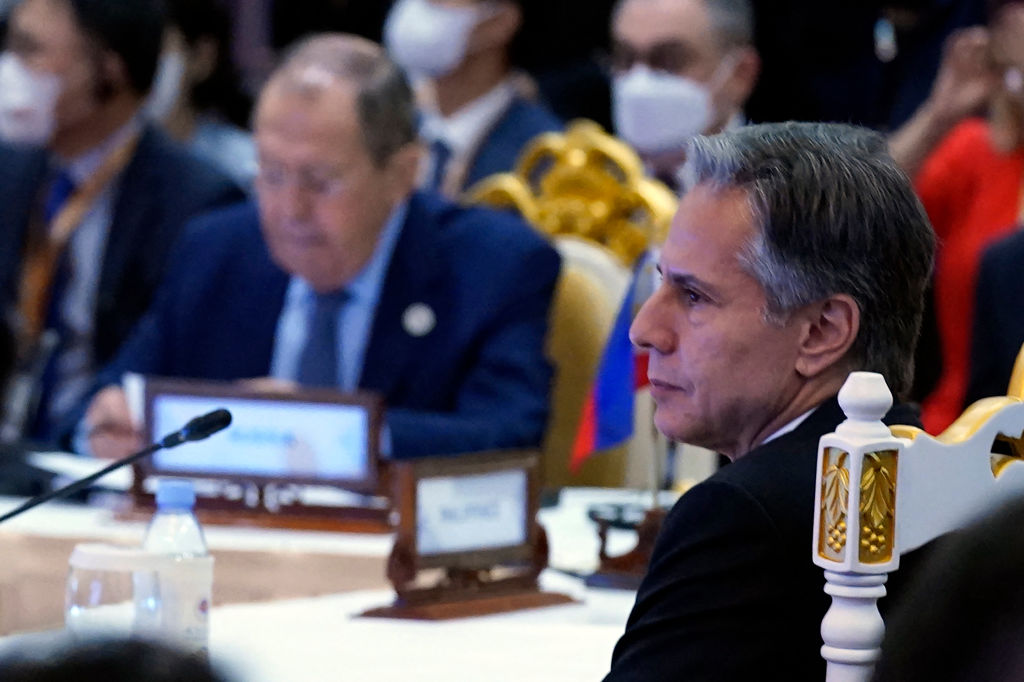 U.S. Secretary of State Antony Blinken (R) and Russia's Foreign Minister Sergey Lavrov (L) attend the East Asia Summit Foreign Ministers meeting during the 55th ASEAN Foreign Ministers' Meeting in Phnom Penh on August 5, 2022. (ANDREW HARNIK/POOL/AFP via Getty Images)