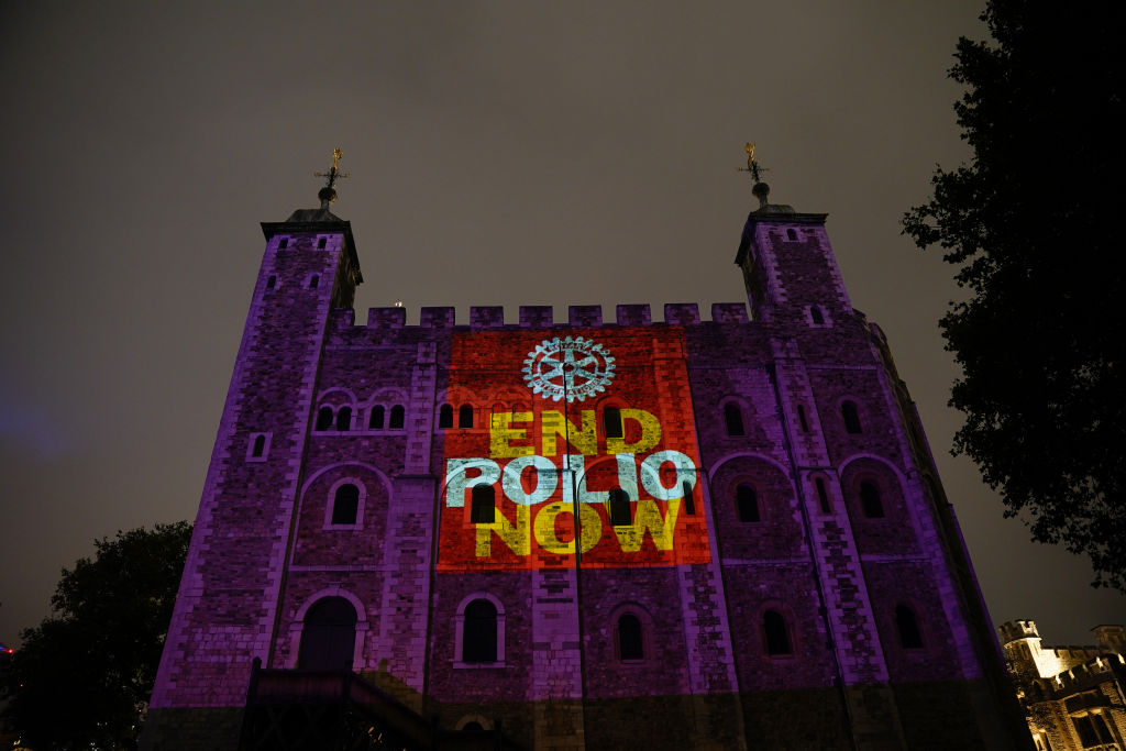 The Tower of London is lit up purple with the slogan 'End Polio Now' to mark World Polio Day. Picture date: Sunday October 24, 2021. (Aaron Chown—PA Images/Getty Images)