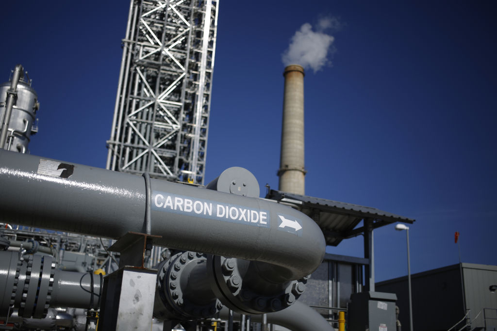 A pipe installed as part of the Petra Nova Carbon Capture Project carries carbon dioxide captured from the emissions of the NRG Energy Inc. WA Parish generating station in Thompsons, Texas, U.S., on Thursday, Feb. 16, 2017. (Luke Sharrett/Bloomberg—Getty Images)