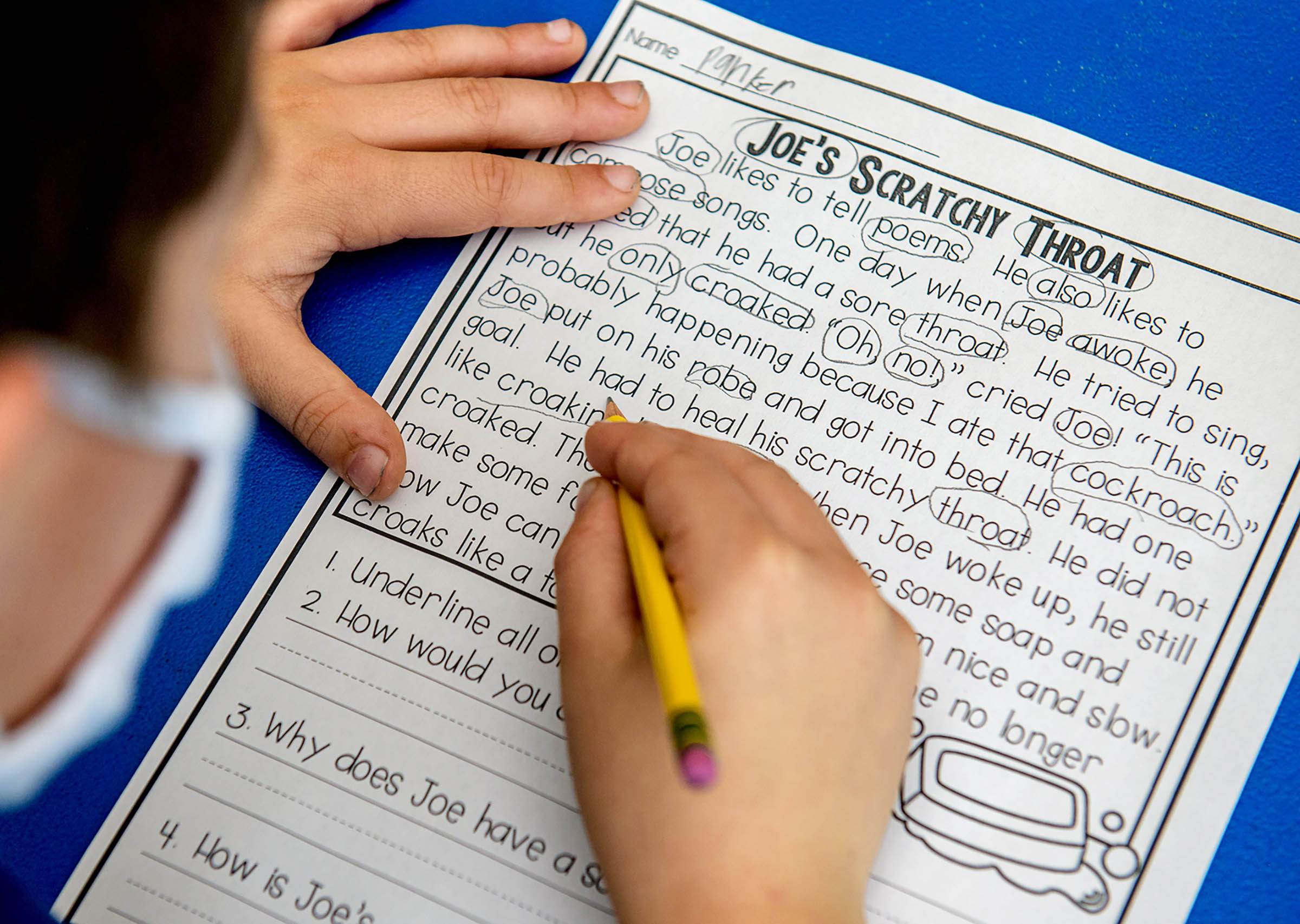 A third-grader works through a phonics lesson in Washington, Ill. (Matt Dayhoff—USA TODAY Network/Reuters)