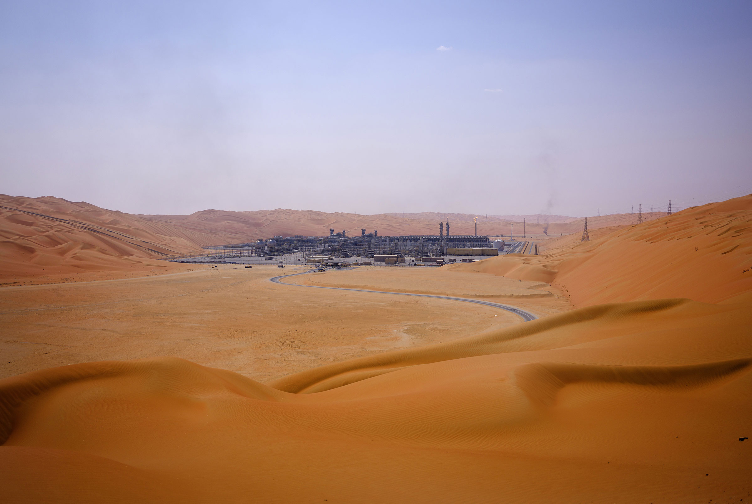 Saudi Aramco’s Shaybah Natural Gas Liquids (NGL) facility in the Empty Quarter desert dunes (Simon Dawson—Bloomberg/Getty Images)