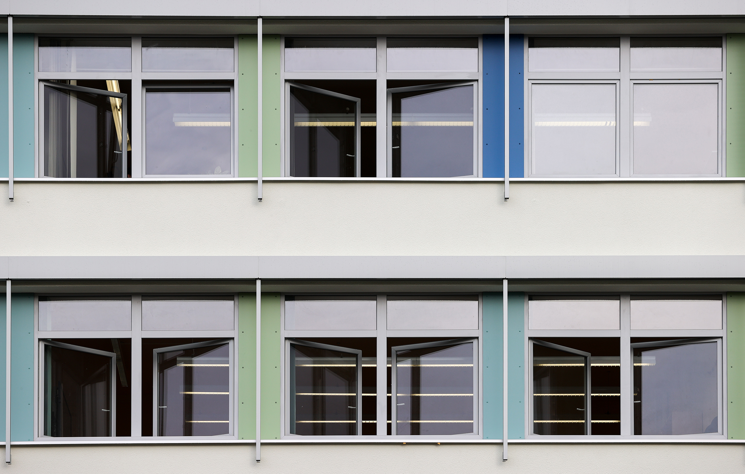 Several windows of a school are open for ventilation on Monday morning in Leipzig, November 2020. (Jan Woitas—dpa-Zentralbild/picture alliance/Getty Images)