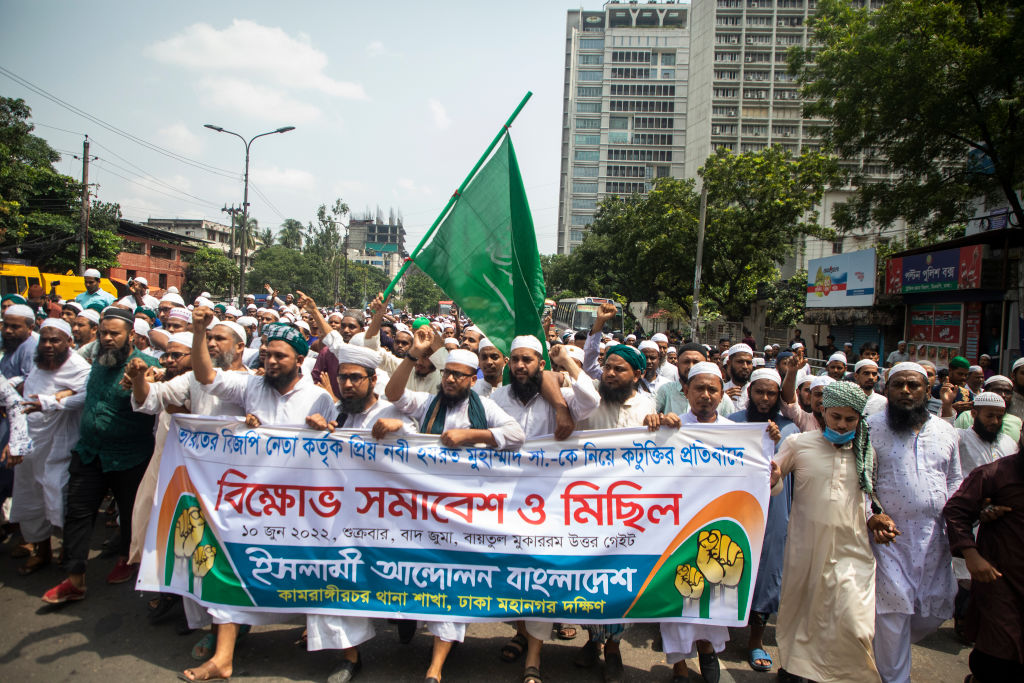 Bangladesh's Islamist parties' activists and supporters shout anti-India slogans during a demonstration in Dhaka on June 10, 2022, to protest against a former Indian ruling party spokeswoman's incendiary remarks about Prophet Muhammad. (Ahmed Salahuddin/NurPhoto/Getty Images)