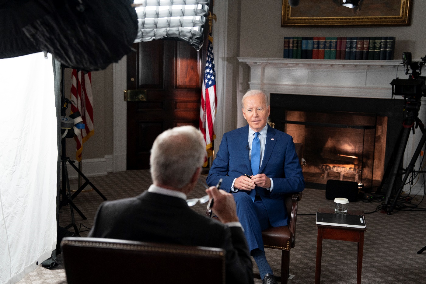 60 Minutes correspondent Scott Pelley speaks with President Joe Biden at the White House. The interview aired Sunday, Sept. 18, 2022. (Eric Kerchner—60 MINUTES/CBS)