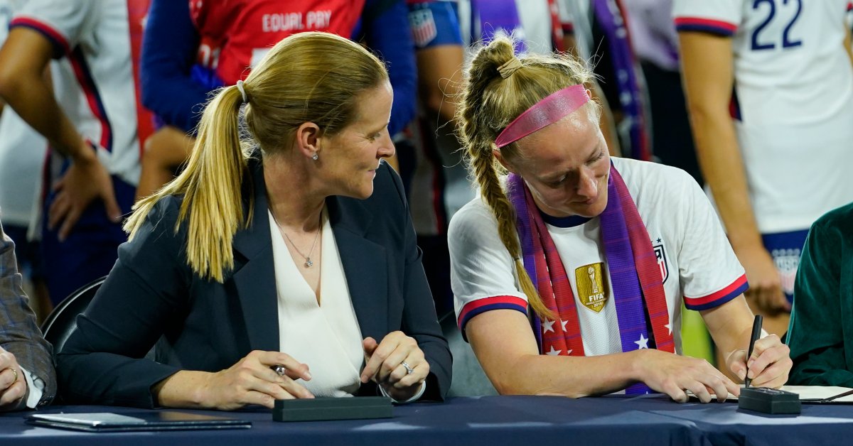 Players Sign Equal Pay Agreements With U.S. Soccer