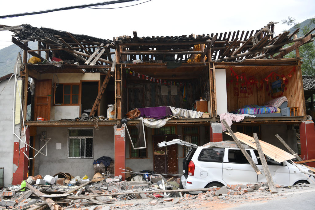 COVID Kuralları Çin'deki Deprem Kurtarma Çalışmalarını Engelliyor