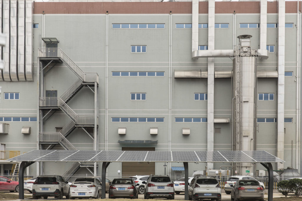 Vehicles are parked in a solar-paneled parking area next to the Contemporary Amperex Technology Ltd. (CATL) headquarters and manufacturing complex in Ningde, Fujian Province, China, on Jan. 29, 2018. (Qilai Shen/Bloomberg— Getty Images)