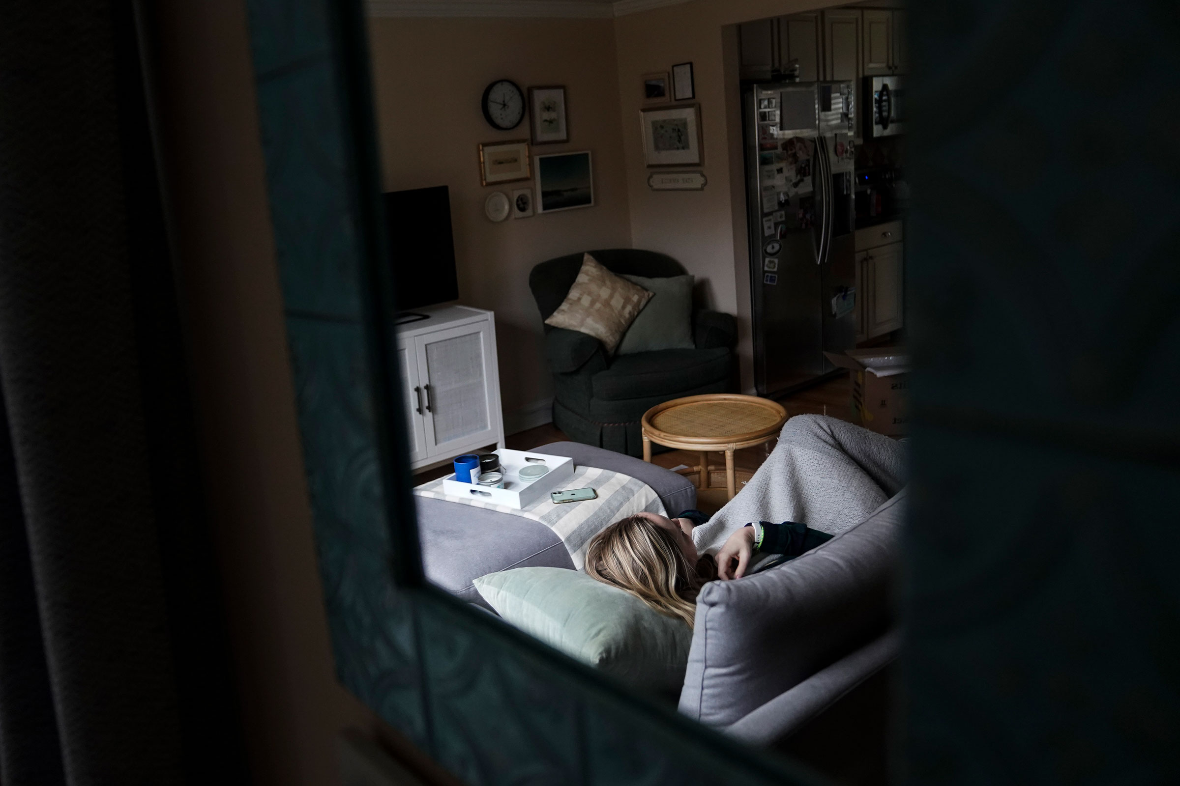 Eve Efron, who has been struggling with Long COVID for nearly a year, frequently has to rest on the couch in her home in Fairfax, VA on Feb. 3, 2022. (Carolyn Van Houten—The Washington Post/Getty Images)