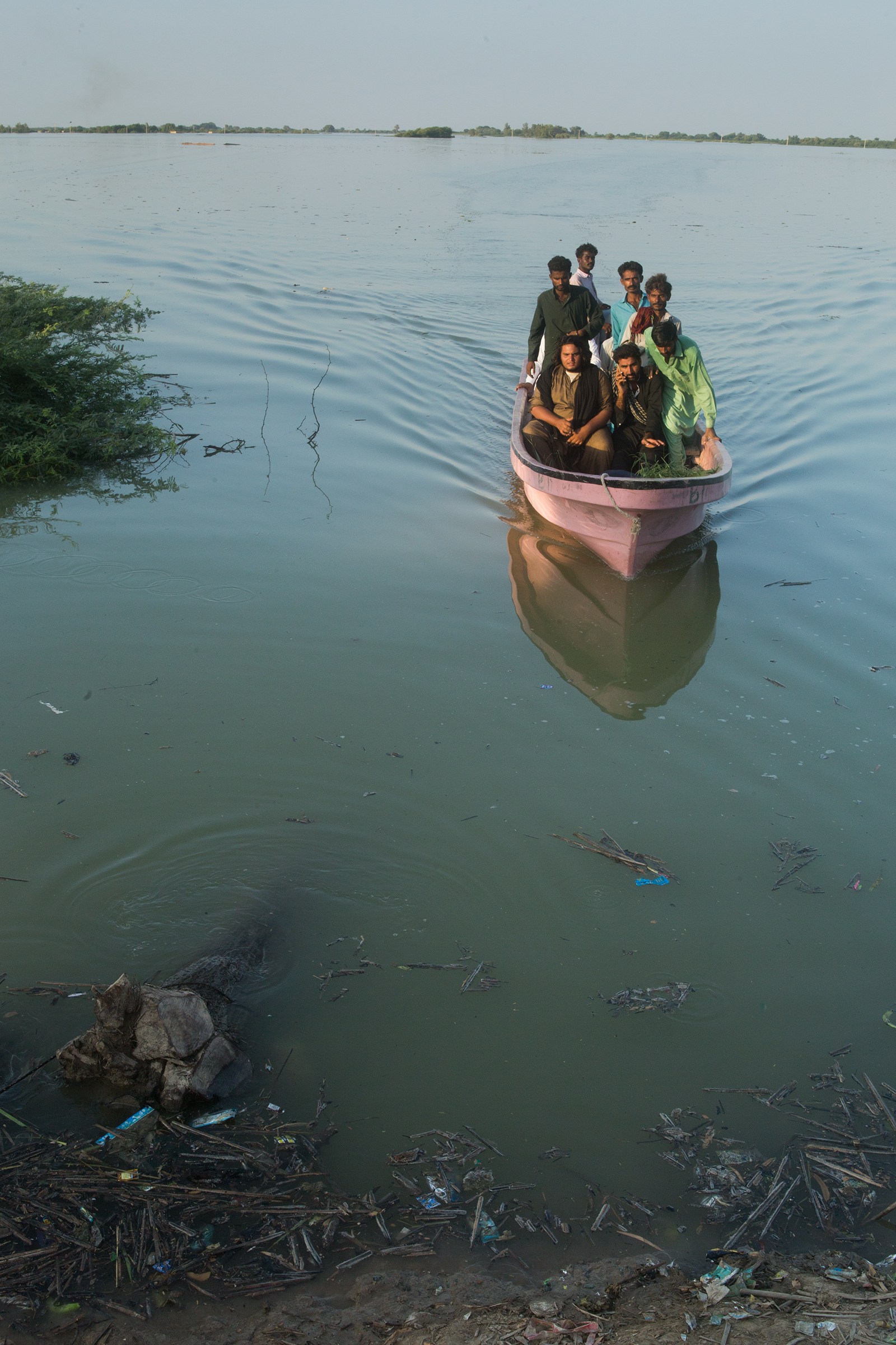 “I lost my son in this water a few days ago.” Photos of Pakistan's catastrophic floods