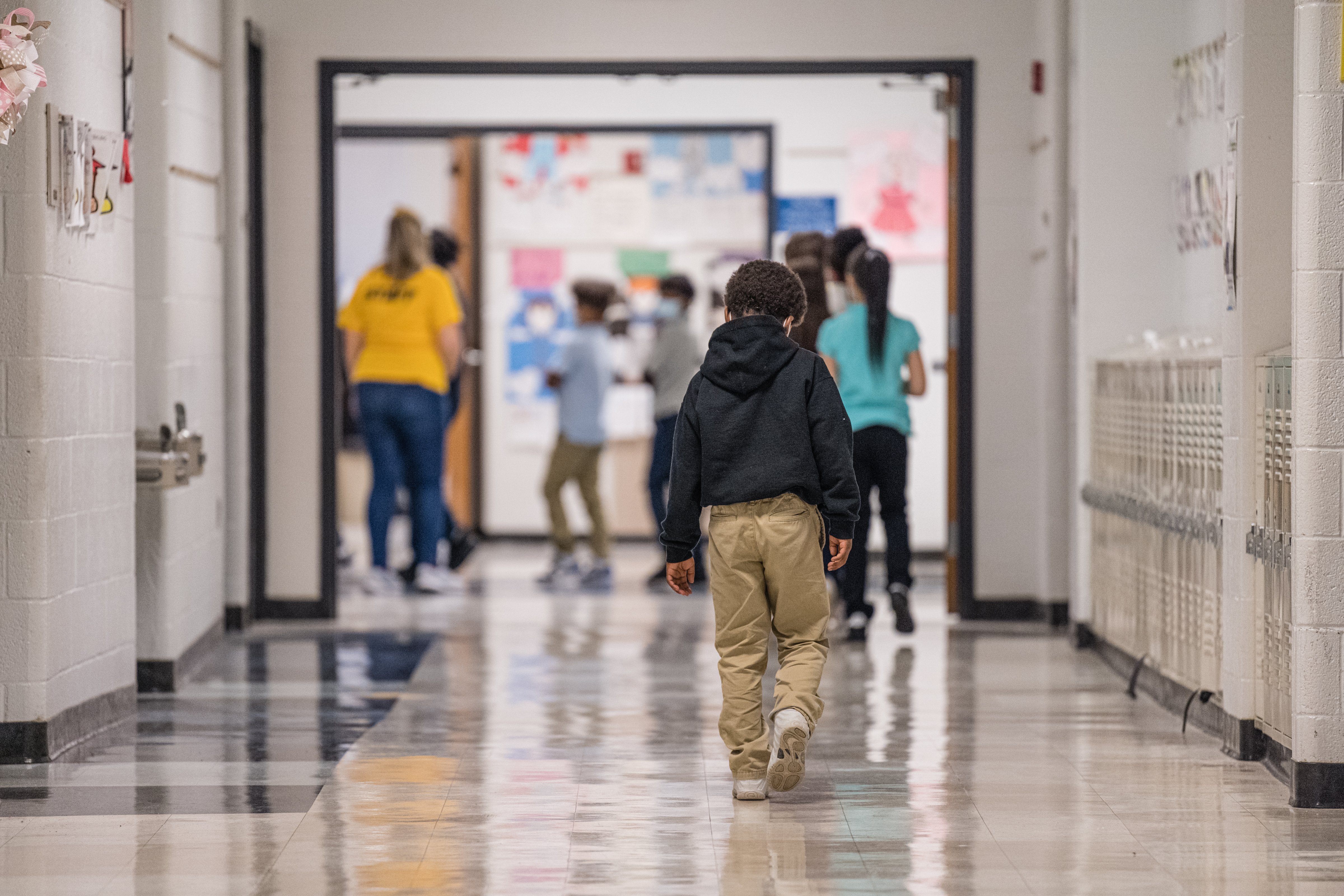 A young boy walks down a hallway at Carter Traditional Elementary School on Jan. 24, 2022 in Louisville, Ky. (Jon Cherry/Getty Images)