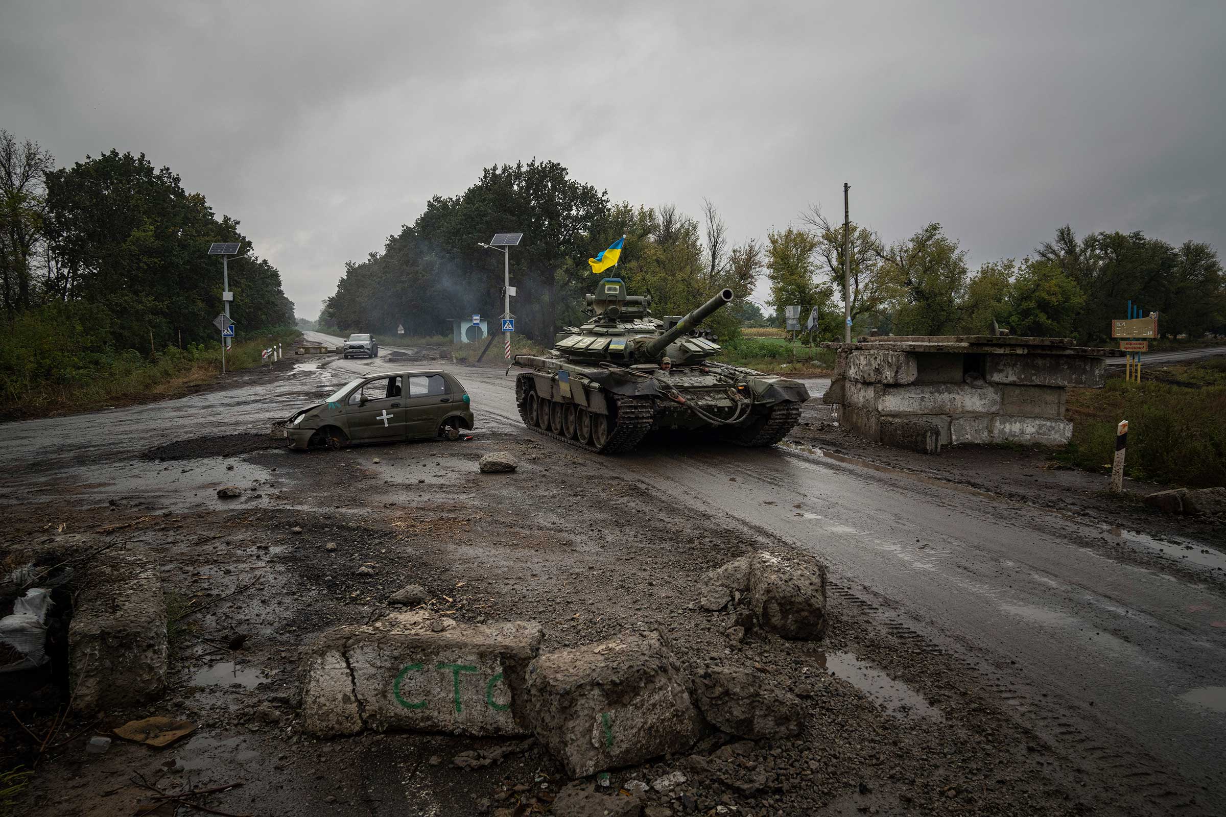 A Ukrainian tank passes a former Russian checkpoint on Sept. 16 in the retaken city of Izyum. (Evgeniy Maloletka—AP)