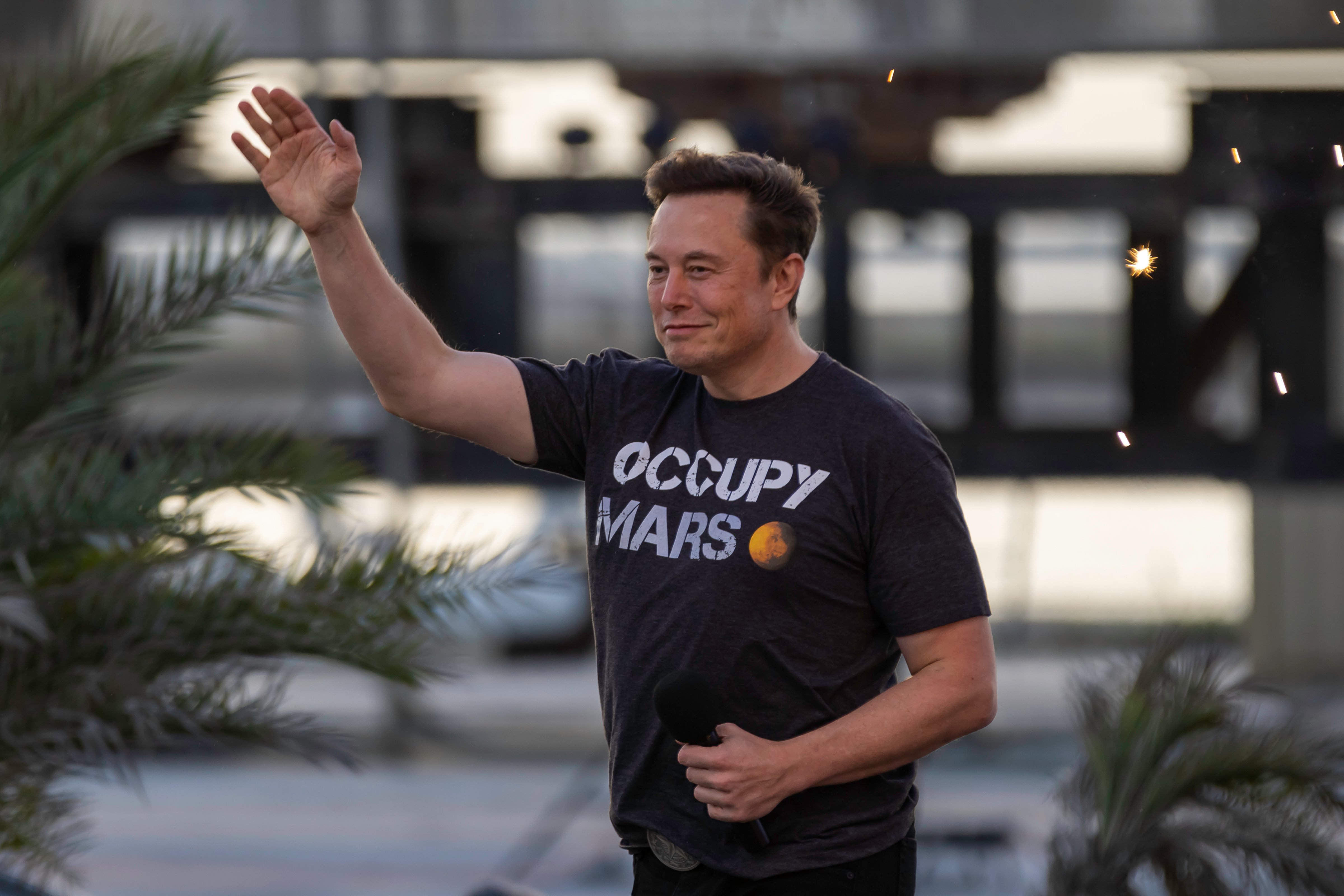BOCA CHICA BEACH, TX - AUGUST 25: SpaceX founder Elon Musk walks on stage during a T-Mobile and SpaceX joint event on August 25, 2022 in Boca Chica Beach, Texas. The two companies announced plans to work together to provide T-Mobile cellular service using Starlink satellites. (Getty Images; 2022 Getty Images)