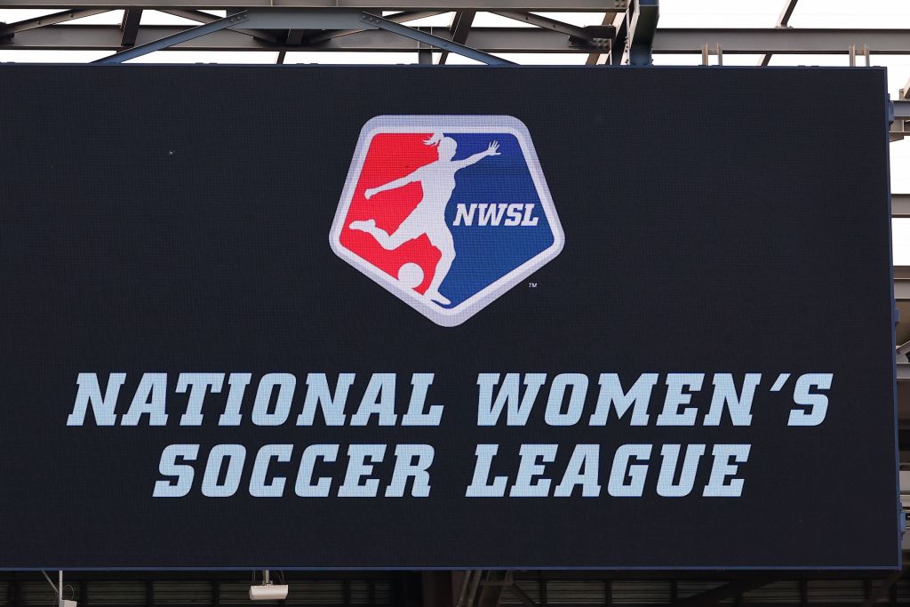NJ/NY Gotham FC ile San Diego Wave FC arasında 19 Haziran 2022'de Harrison, NJ'deki Red Bull Arena'da oynanan NWSL futbol maçının ilk yarısında skorborddaki National Women's Soccer League logosunun genel görünümü.  (Getty Images aracılığıyla Rich Graessle/Icon Sportswire)