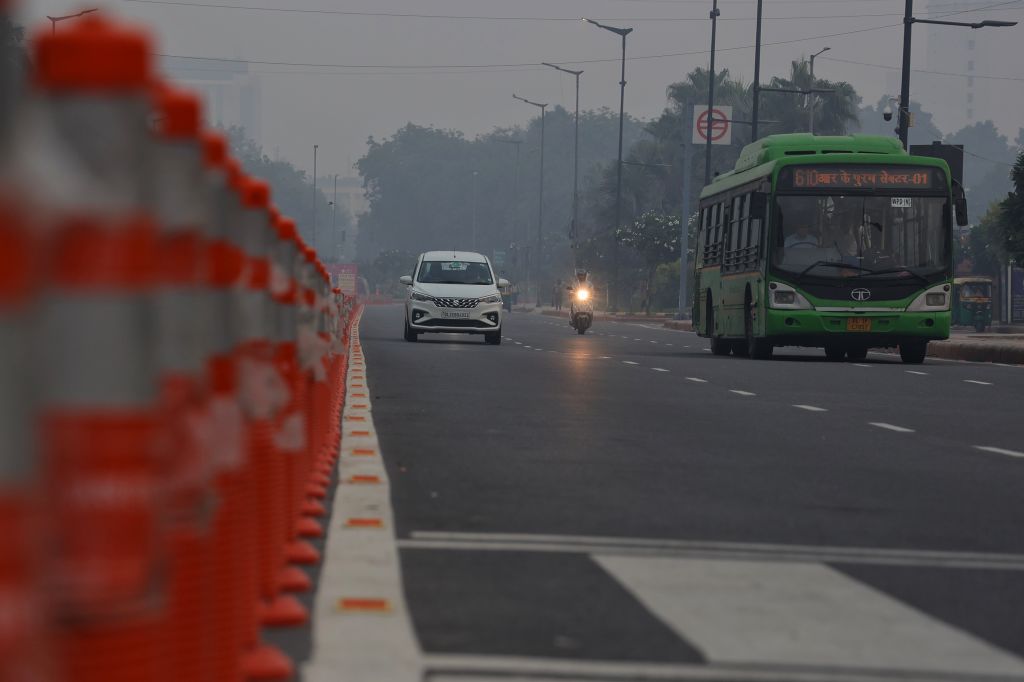 Vehicles move amid smoggy conditions near India Gate in New Delhi on Oct. 27, 2022. (Nasir Kachroo—NurPhoto/Getty Images)