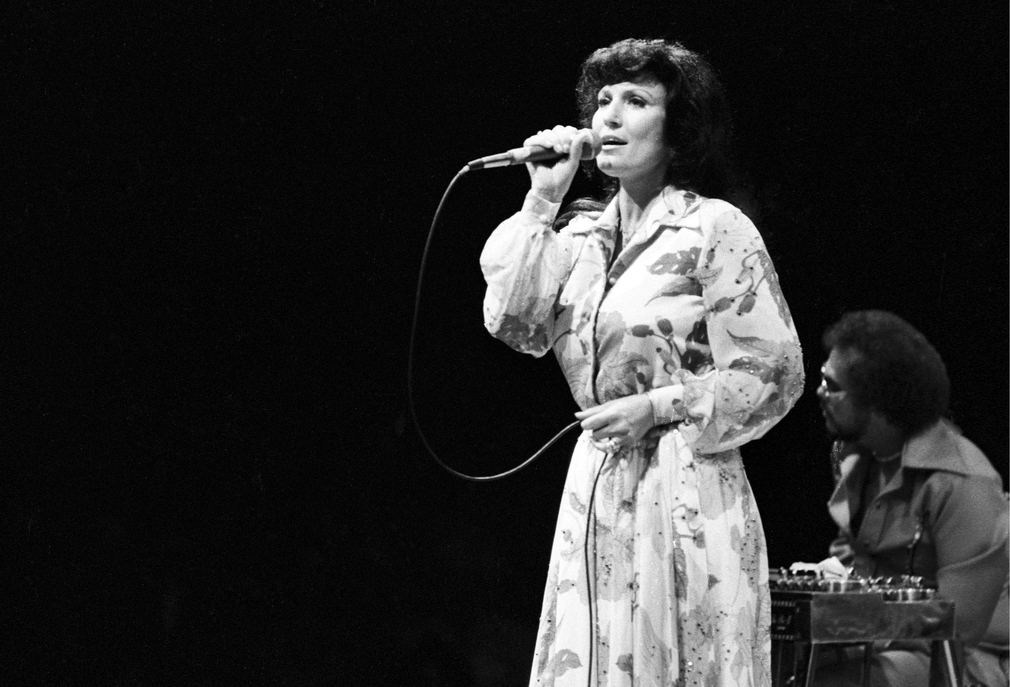 Loretta Lynn performs in 1970. (Richard E. Aaron/Redferns)