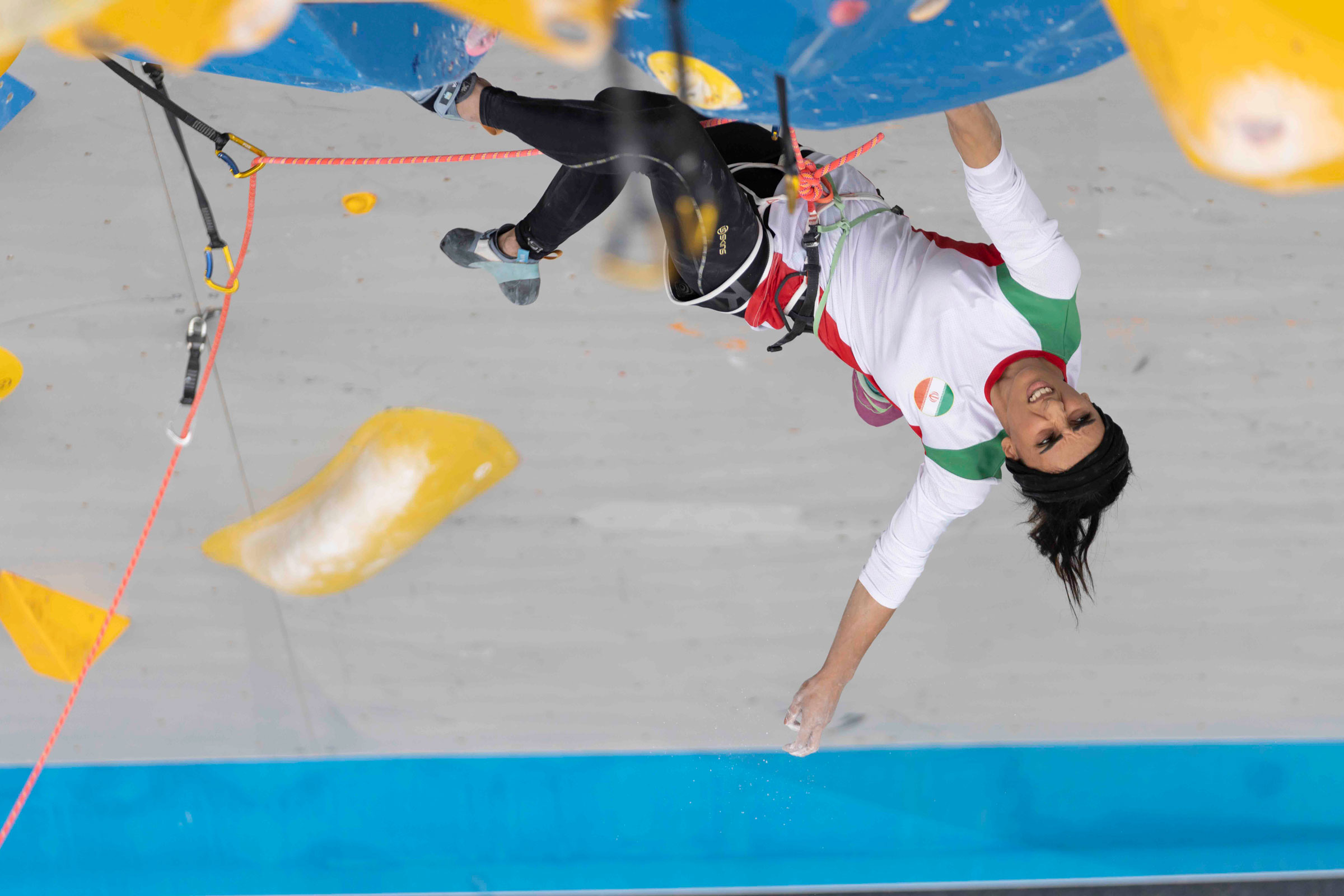 İranlı atlet Elnaz Rekabi, Boulder &  16 Ekim 2022'de Seul'de düzenlenen IFSC Asya Tırmanma Şampiyonası'nda finalde lider olun. (Rhea Khang—Uluslararası Spor Tırmanışı Federasyonu/AP)