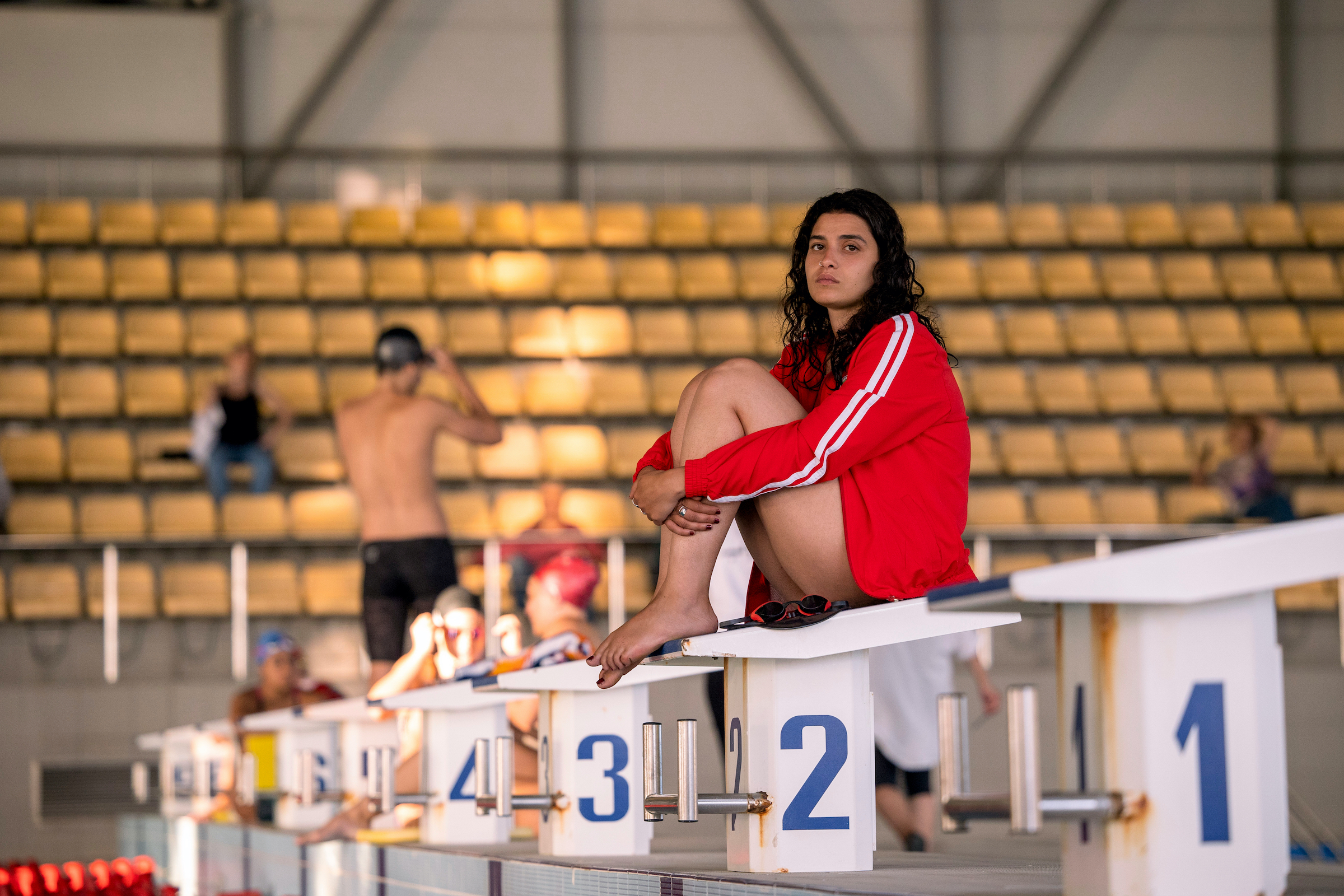 The Swimmers. Manal Issa as Sara Mardini in The Swimmers. Cr. Ali Güler/Netflix © 2022