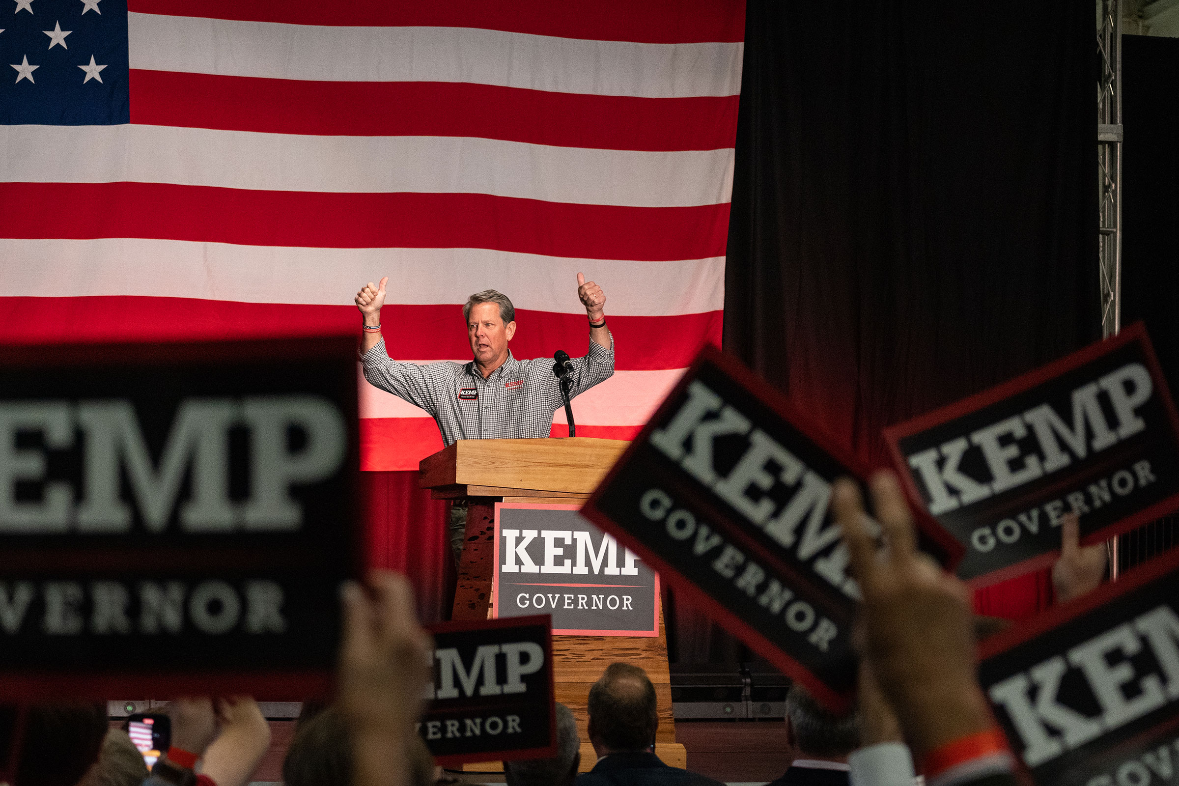 Georgia Governor Brian Kemp speaks to supporters at a Putting Georgians first Fly-around Tour event on Nov. 7, 2022 in Kennesaw, Ga. (Megan Varner—Getty Images)