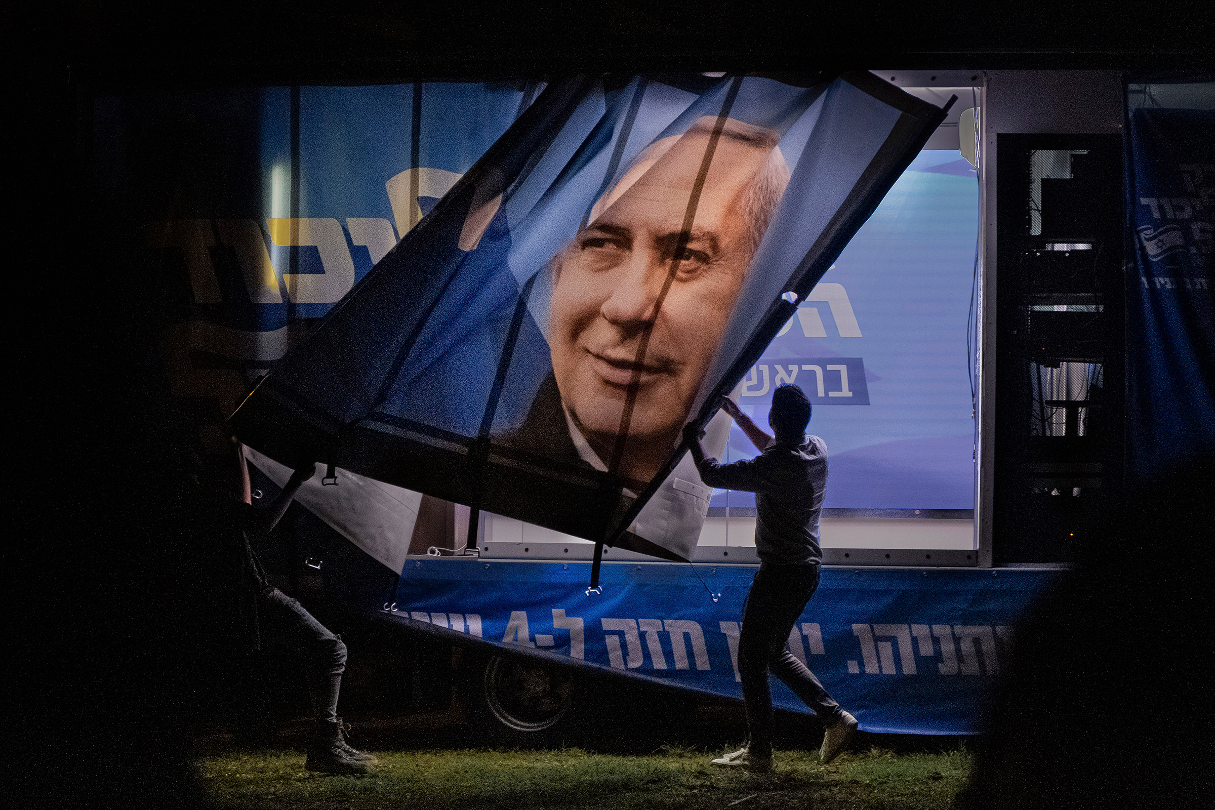 20 Ekim'de İsrail, Be'er Sheva'da Benjamin Netanyahu için kampanya hazırlıkları. (Amit Elkayam—The New York Times/Redux)