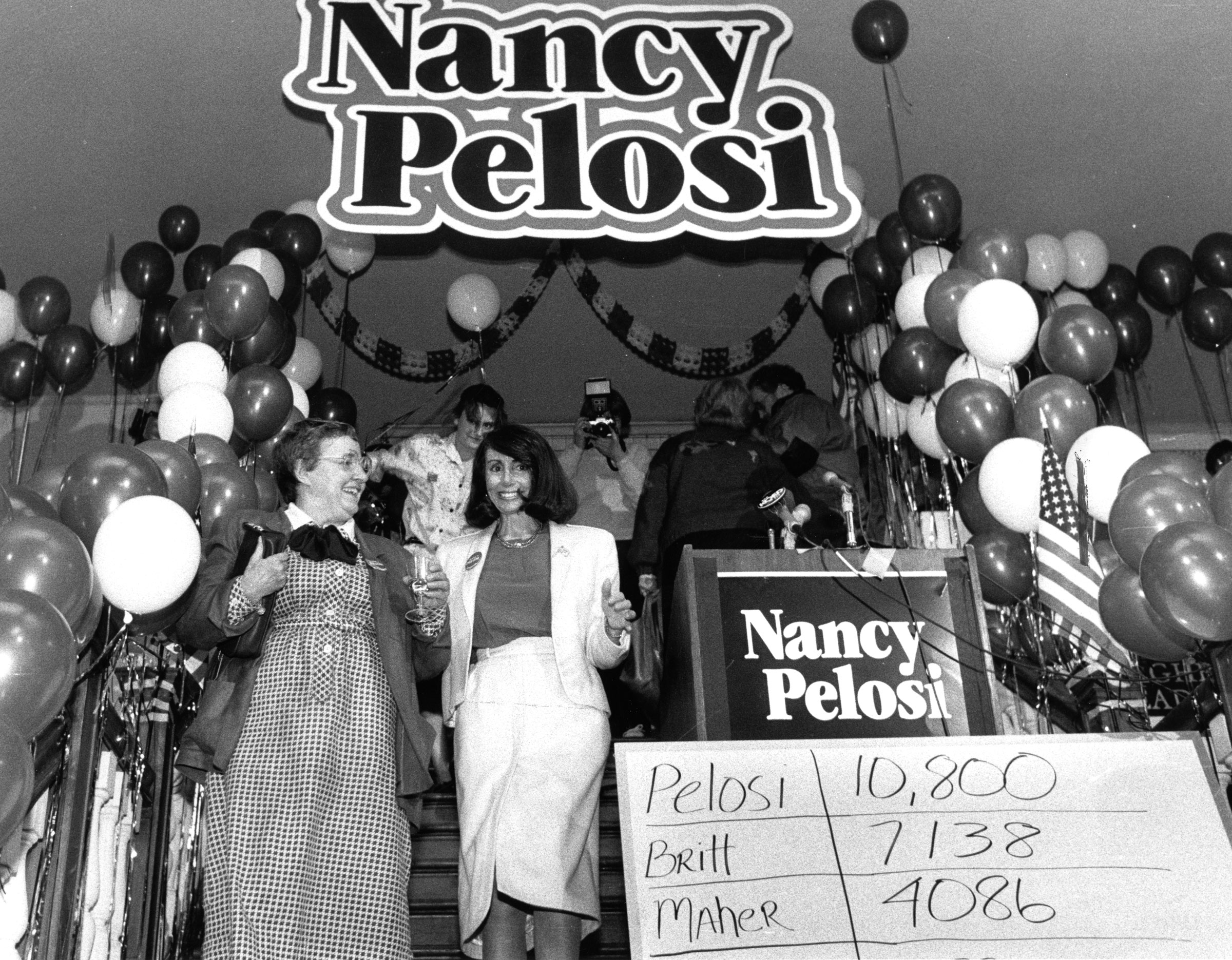Nancy Pelosi, 7 Nisan 1987'deki ön seçim gecesinde seçim merkezinde. (Deanne Fitzmaurice—San Francisco Chronicle/Getty Images)