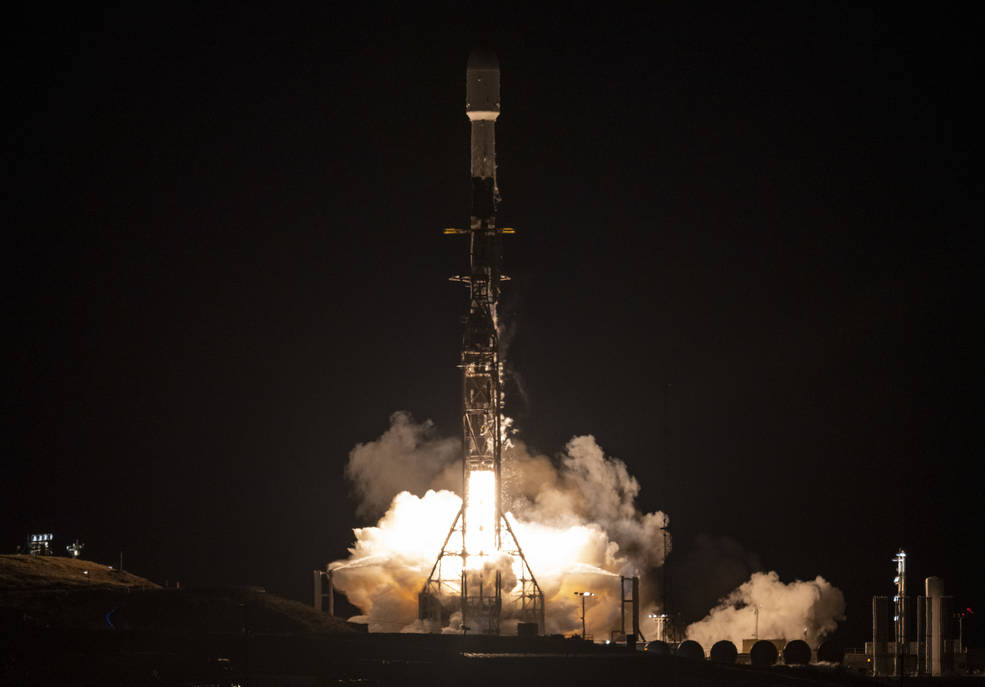 A SpaceX Falcon 9 rocket launches with the Surface Water and Ocean Topography (SWOT) spacecraft onboard, Friday, Dec. 16, 2022, from Space Launch Complex 4E at Vandenberg Space Force Base in California. (NASA/Keegan Barber)