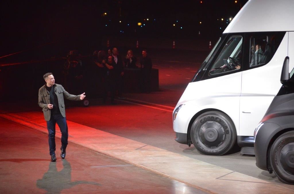 Tesla Chairman and CEO Elon Musk unveils the "Semi" electric Truck to buyers and journalists on Nov. 16, 2017 in Hawthorne, Calif., near Los Angeles. (VERONIQUE DUPONT/AFP—Getty Images)