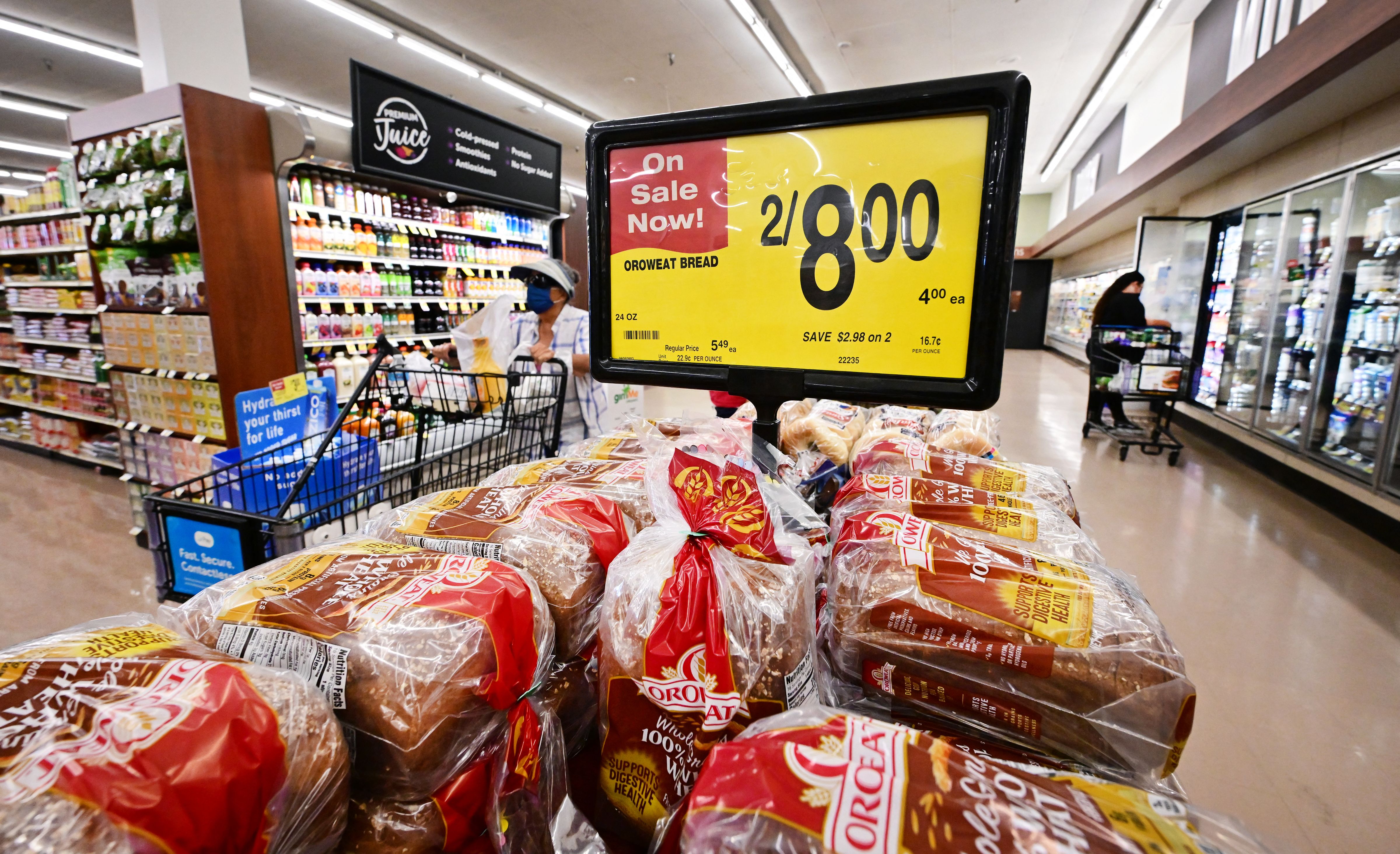 People shop at a supermarket in Montebello, California, on August 23, 2022. (FREDERIC J. BROWN—AFP/Getty Images)