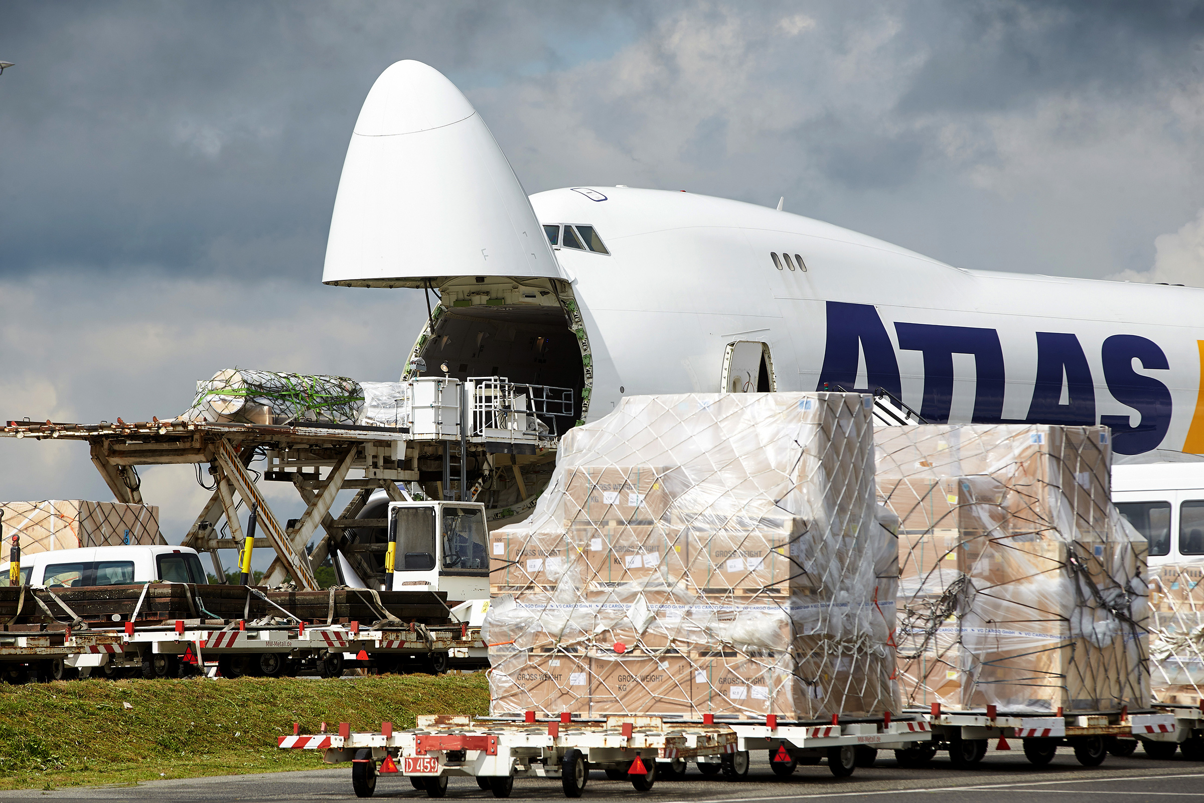 An Atlas Air Boeing 747-8 cargo plane is loaded with freight for Zhengzhou Airport in Lautzenhausen, Germany, in May 2014. (Thomas Frey—picture alliance/Getty Images)