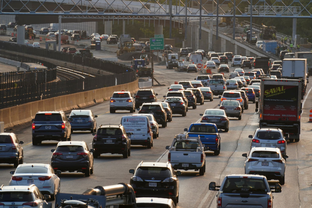 Commuters drive toward the District as heavy rush hour traffic rebounds from the pandemic on September 16, 2022, in Vienna, VA. (Jahi Chikwendiu—The Washington Post/Getty Images)
