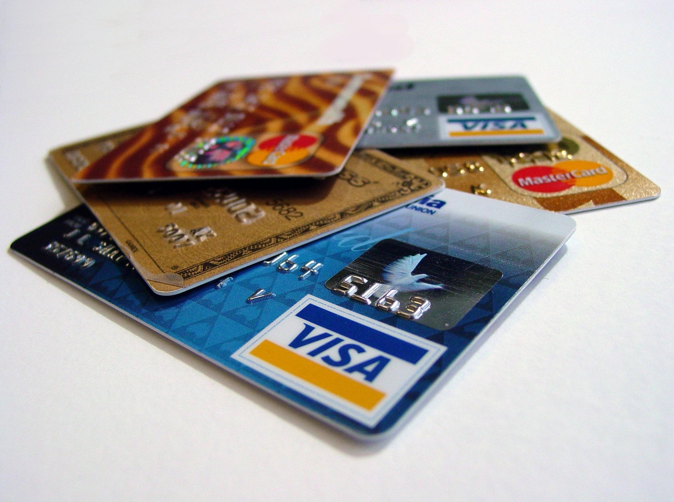 Credit card debt is rising at its fastest clip in more than 20 years as Americans owe a record $986 billion on their credit cards, a 14.7% increase from a year ago. (Jessica Shapiro–Fairfax Media via Getty Images)