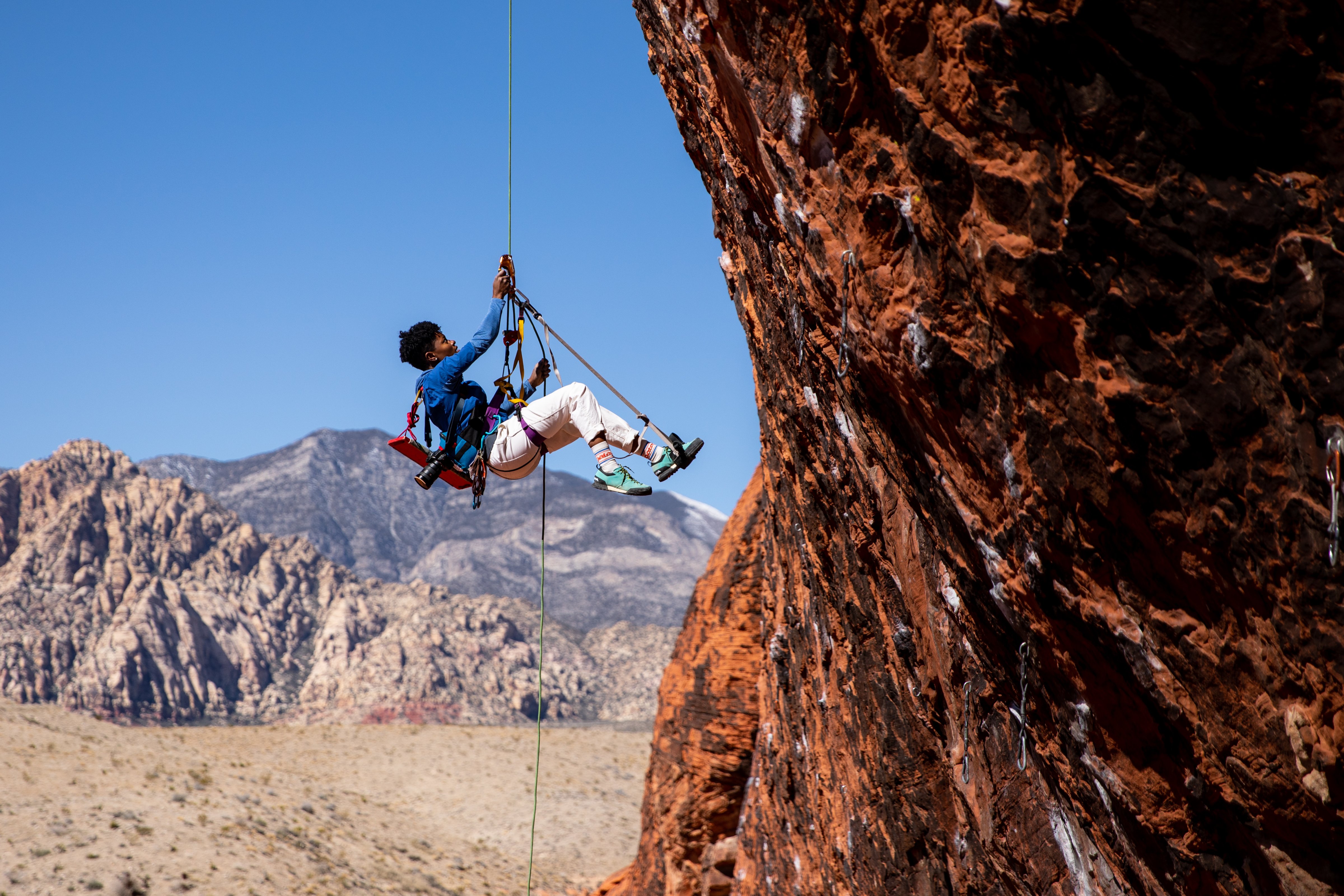 Blount ascends a static line in Red Rocks, just outside of Las Vegas, in March 2022. (Irene Yee)